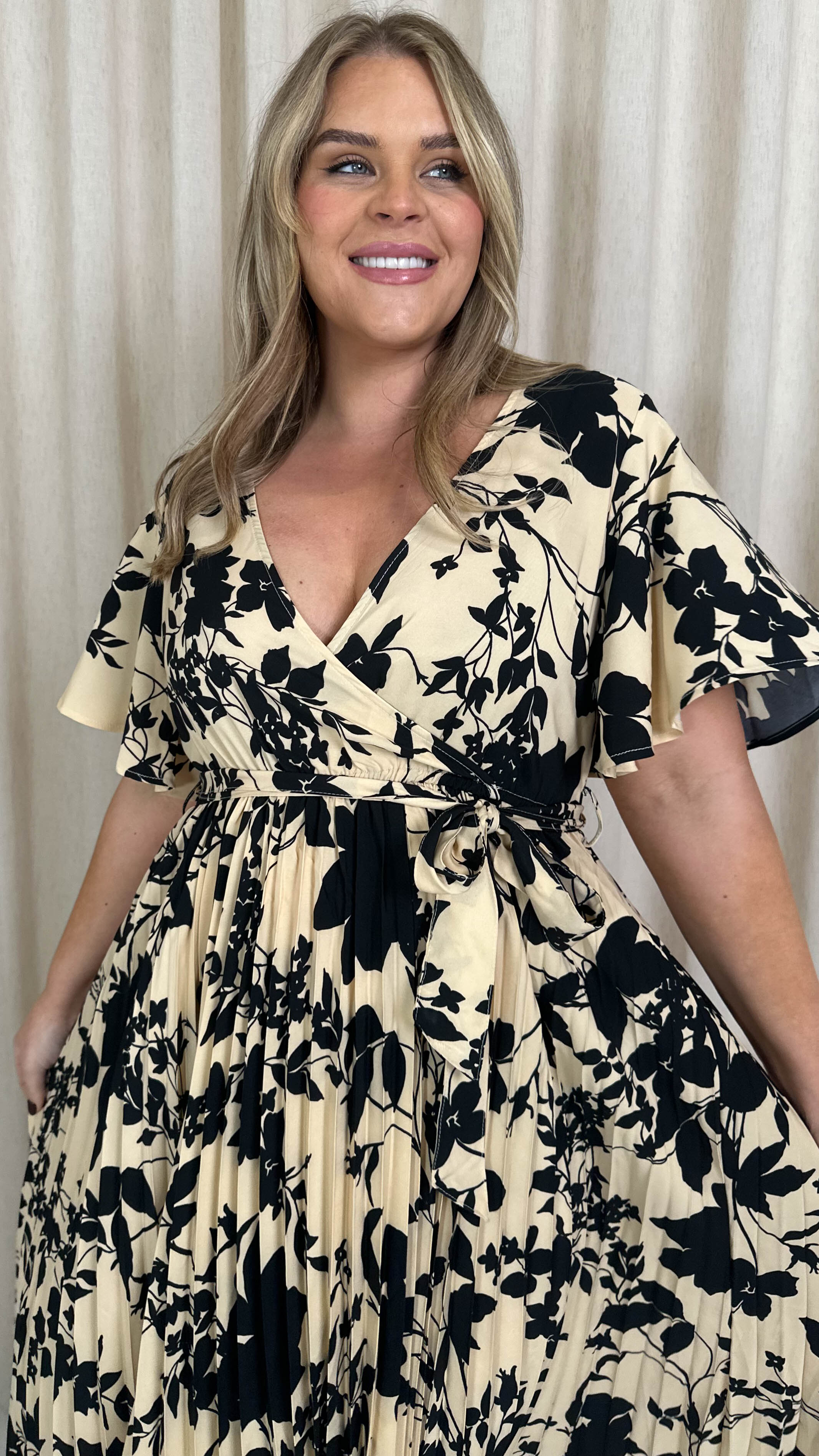 CurveWow Short Sleeve Pleated Midi Dress Nude/Black Floral