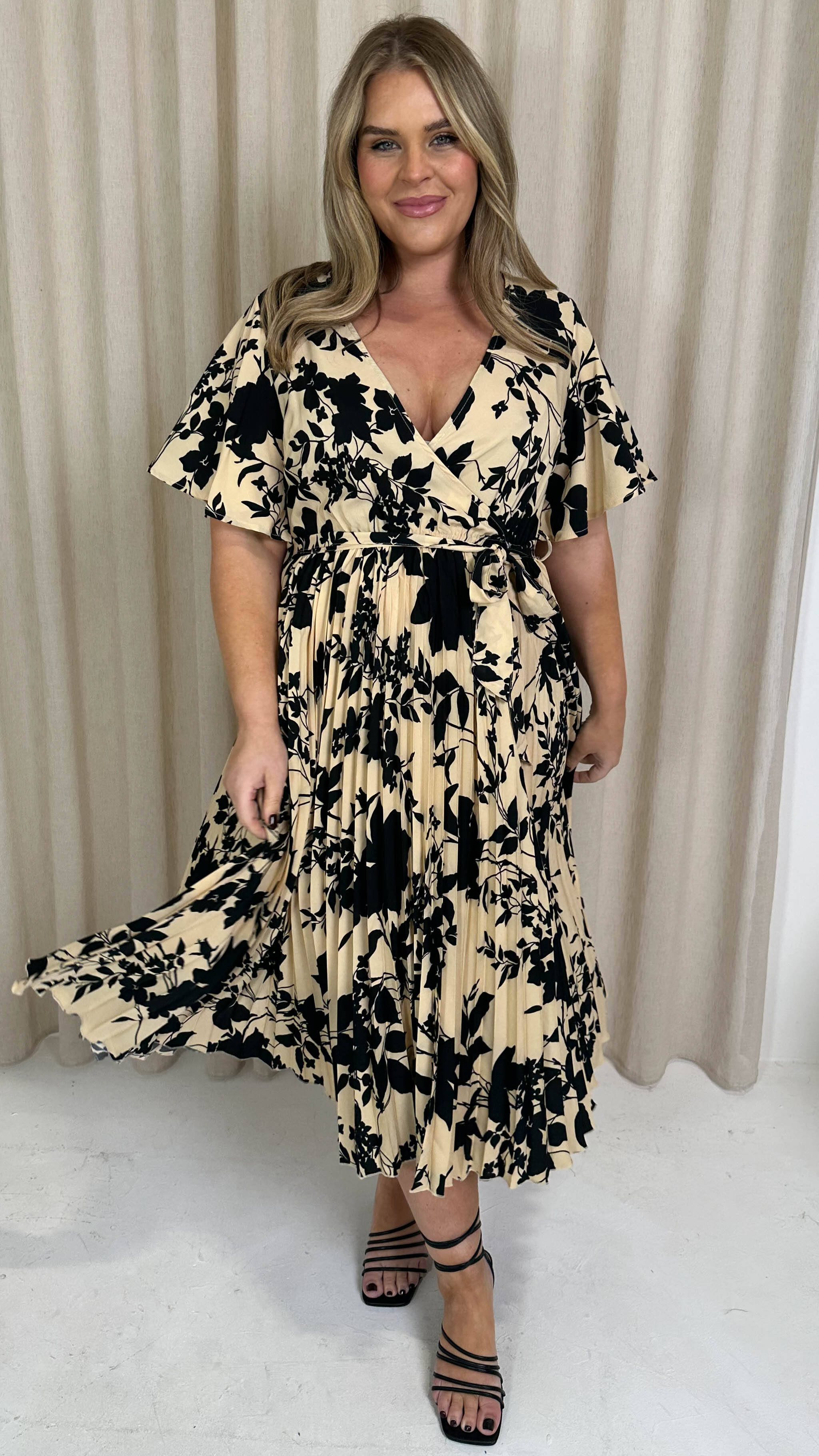 CurveWow Short Sleeve Pleated Midi Dress Nude/Black Floral