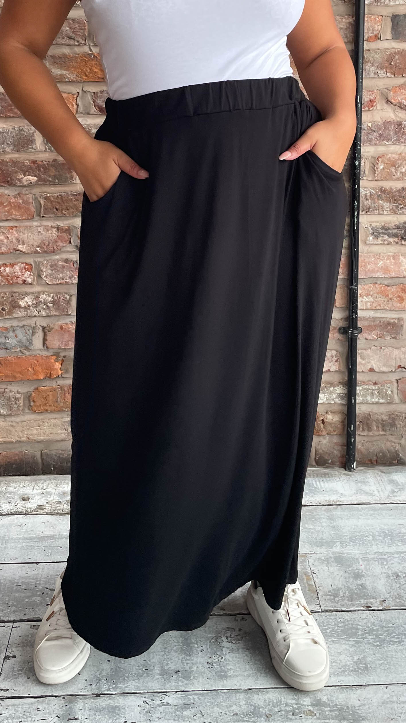 CurveWow Basic Pocket Maxi Skirt Black