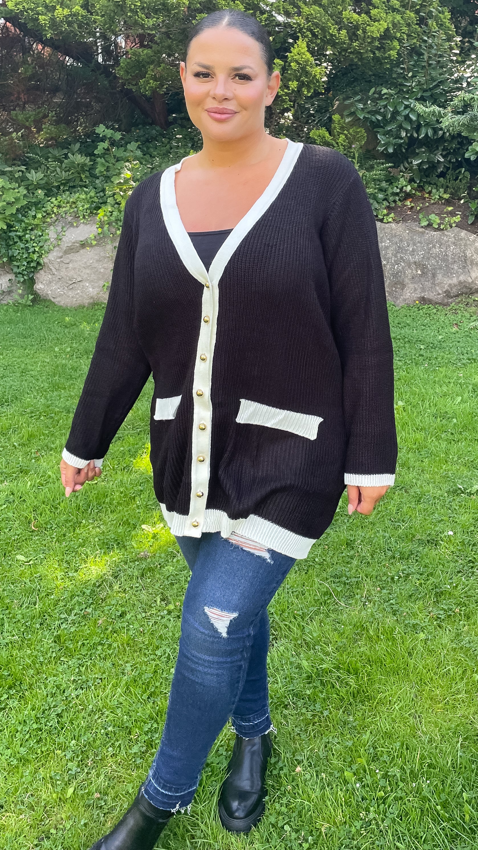 CurveWow Contrast Cardigan Black/Ivory