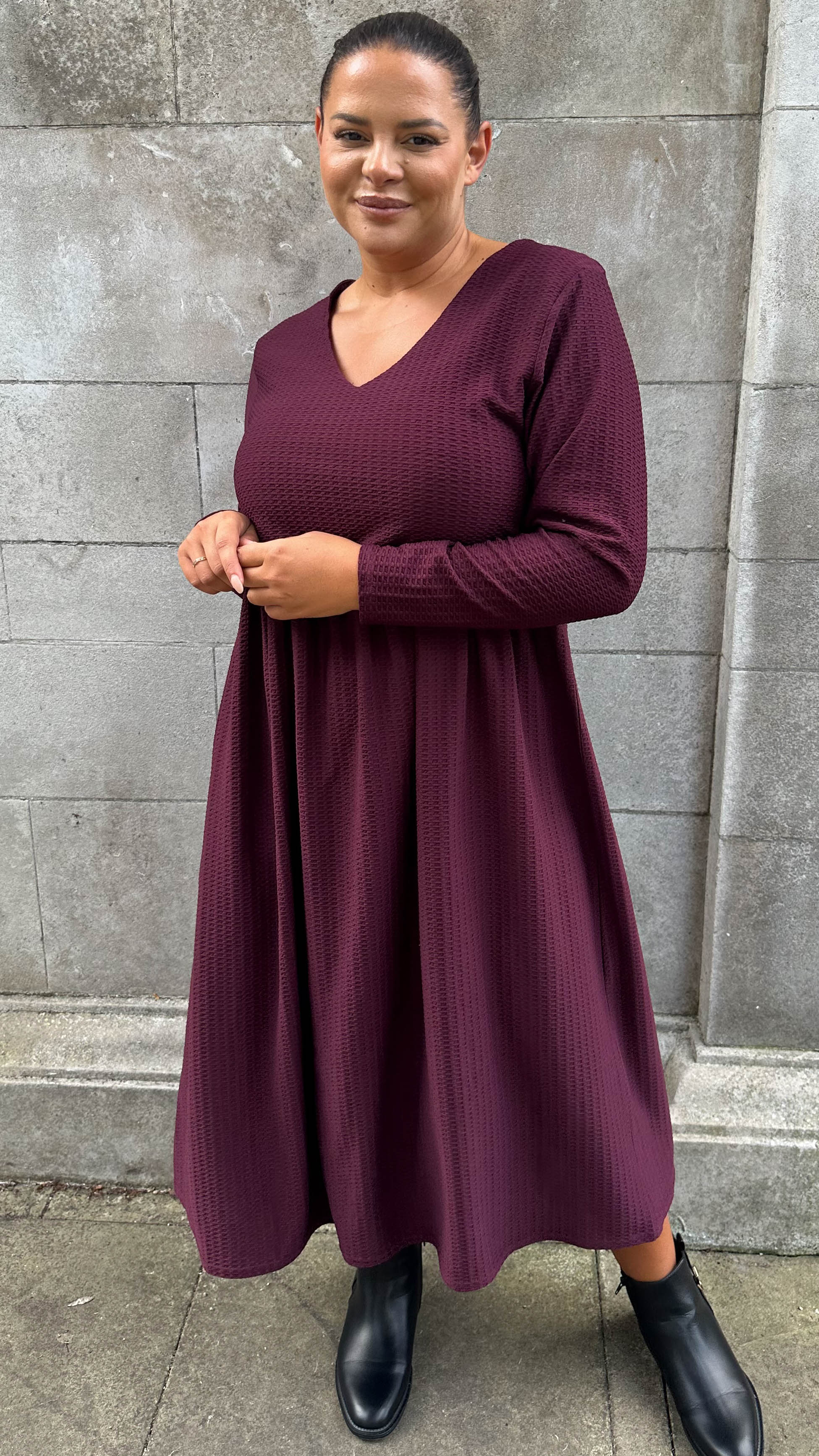 CurveWow Textured V Neck Long Sleeve Midi Dress Wine