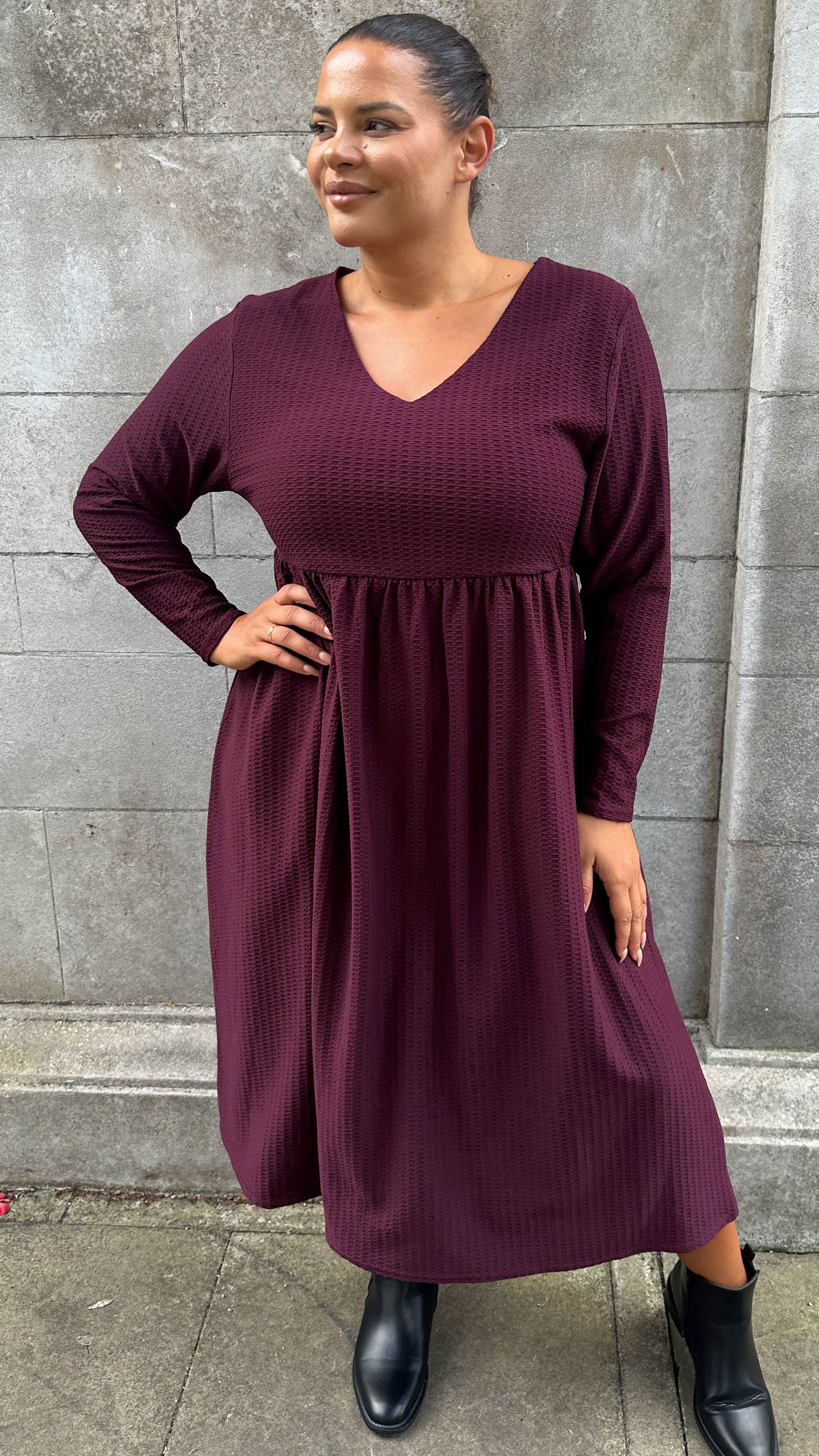 CurveWow Textured V Neck Long Sleeve Midi Dress Wine