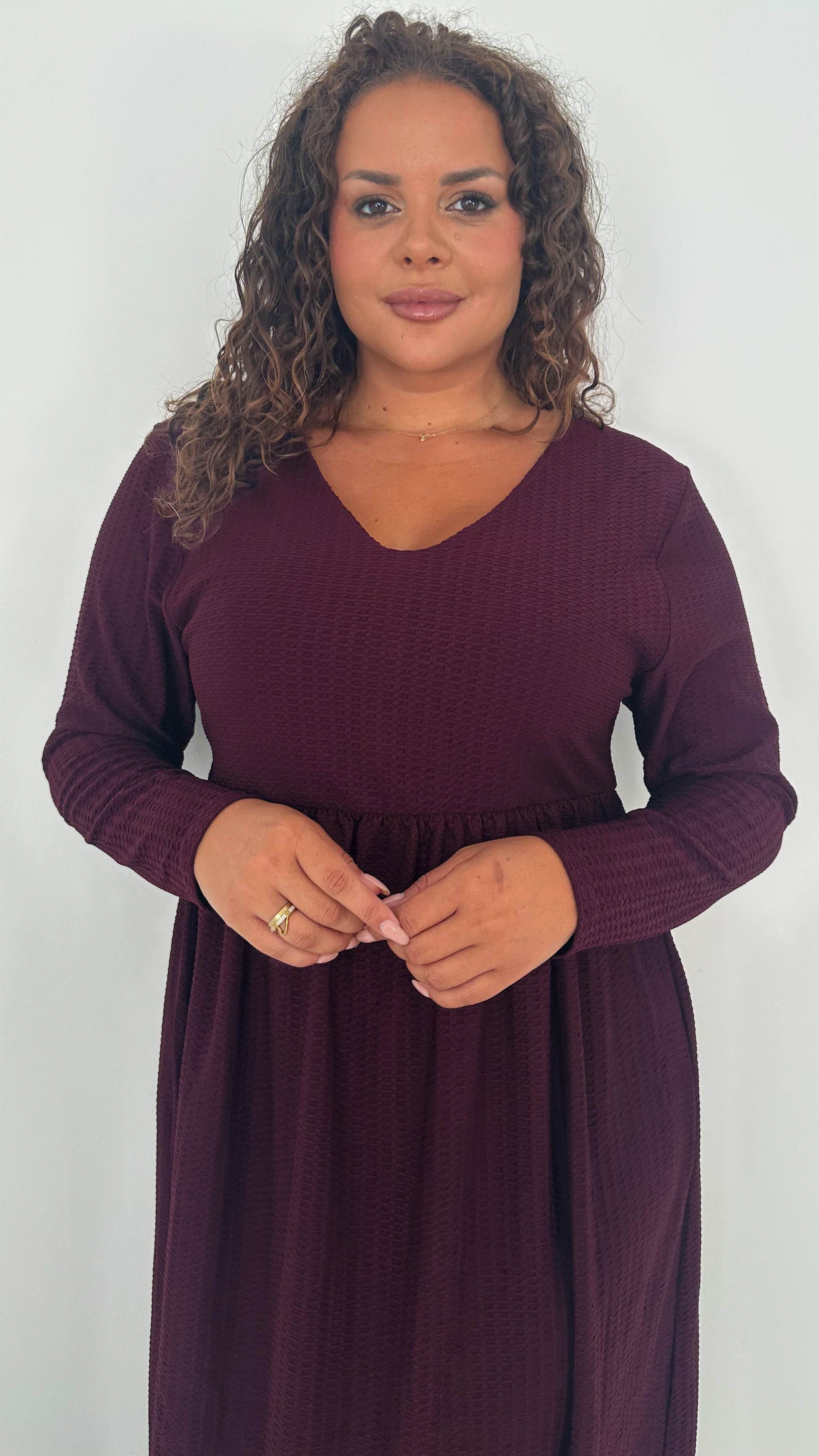 CurveWow Textured V Neck Long Sleeve Midi Dress Wine