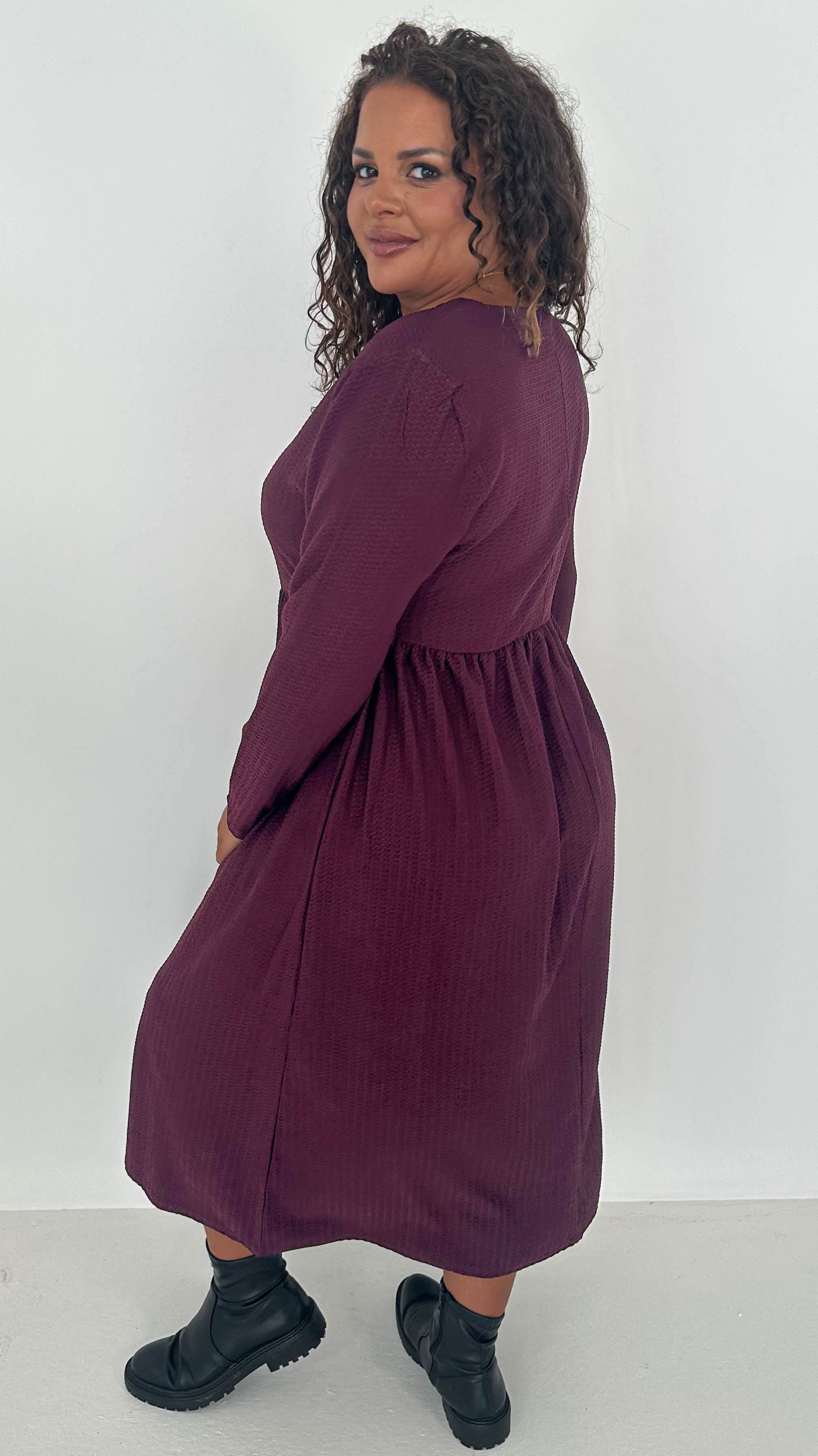 CurveWow Textured V Neck Long Sleeve Midi Dress Wine