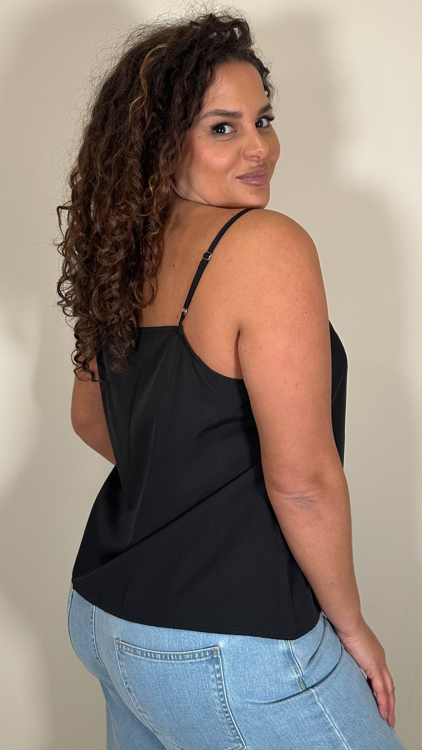 CurveWow Basic Woven Swing Vest Black