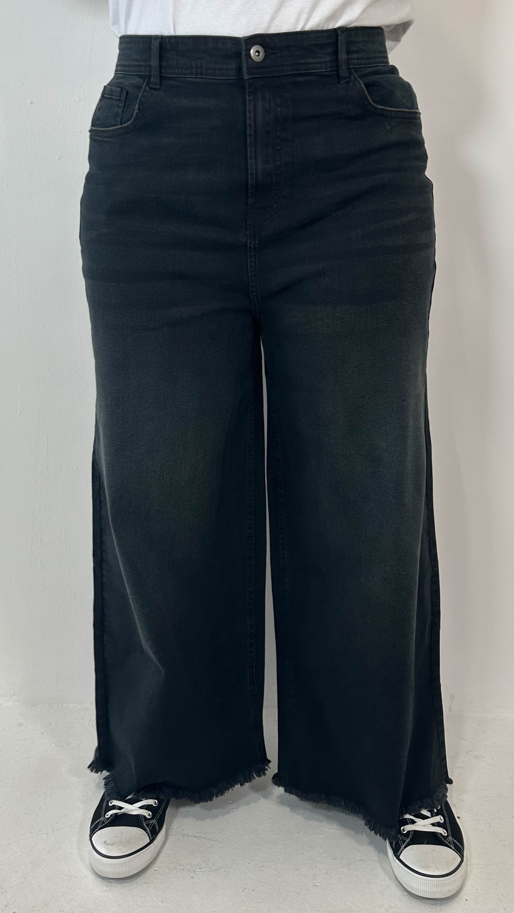 CurveWow Frayed Hem Wide Leg Jean Black
