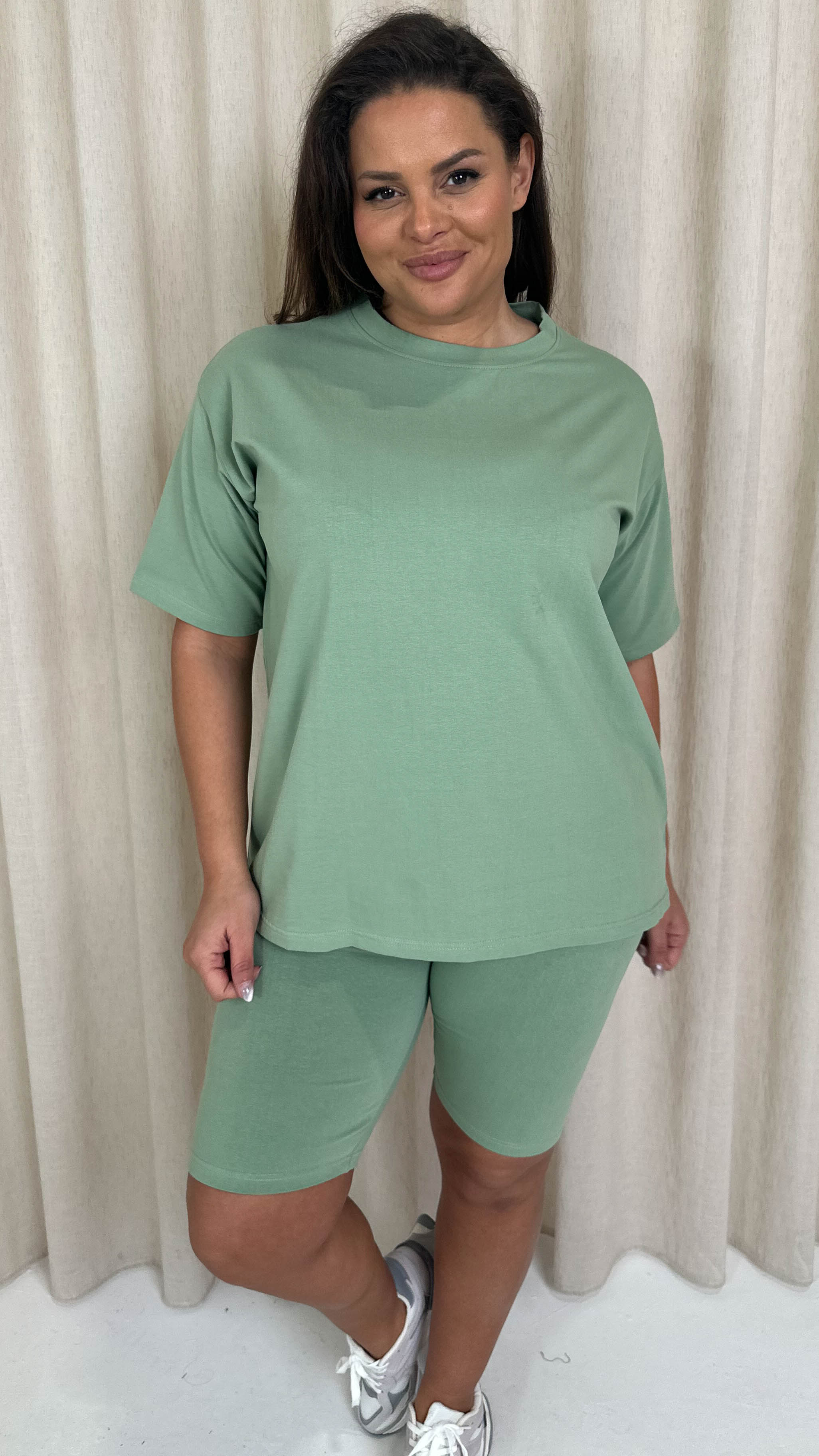 CurveWow T-Shirt & Cycle Short Set Basil Green