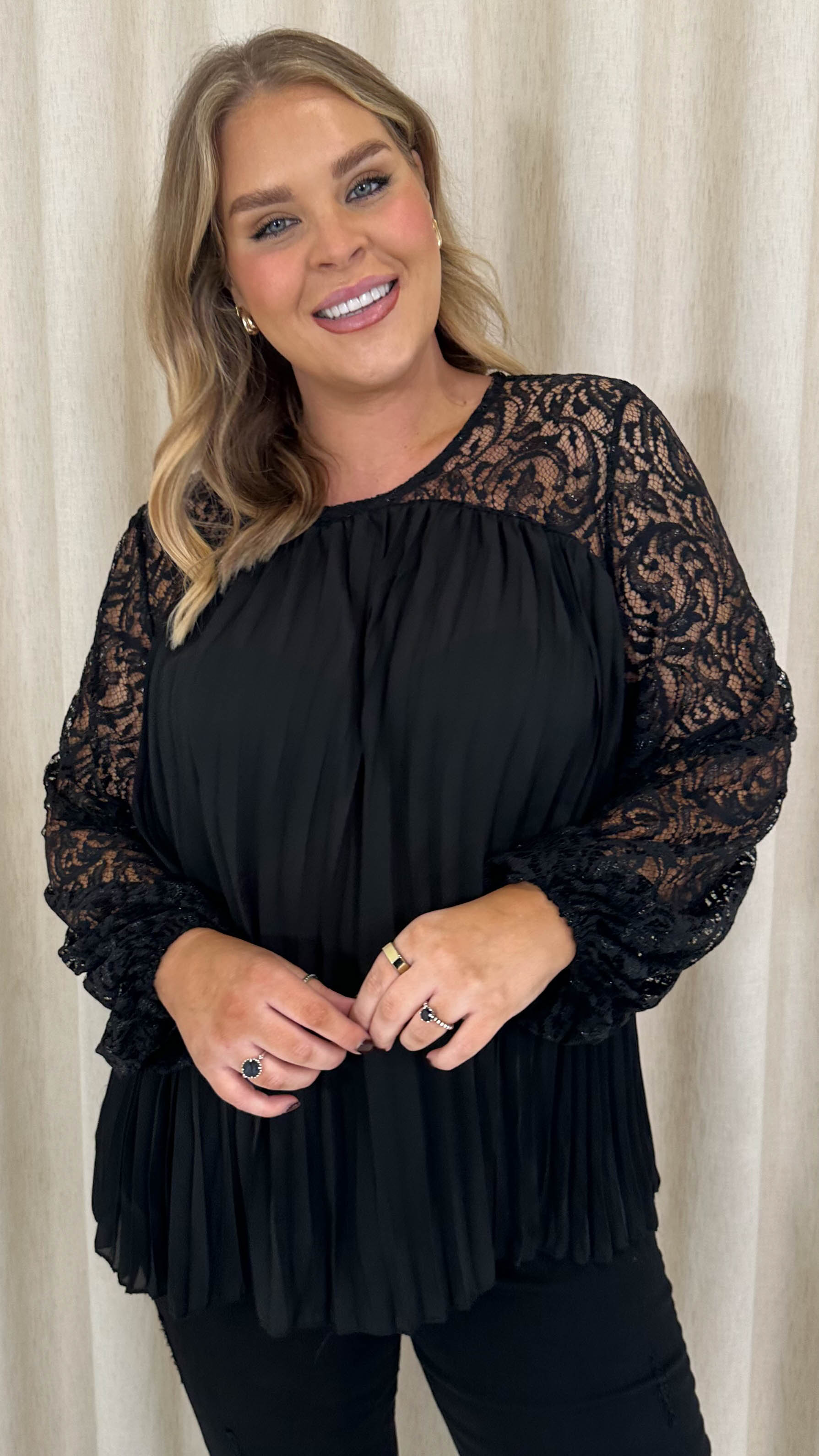 CurveWow Crochet Lace Pleated Swing Top Black