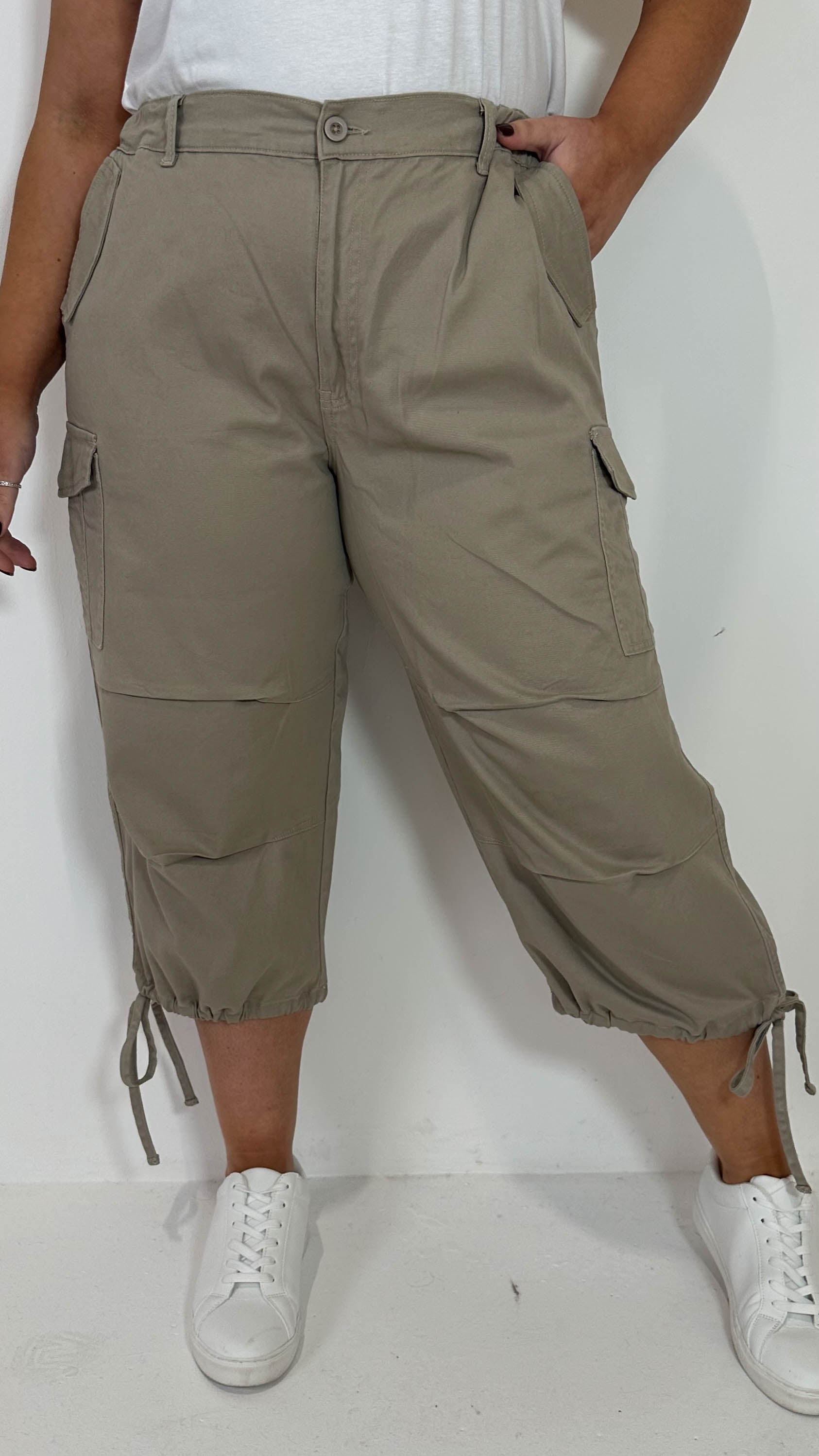 CurveWow Cargo 3/4 Drawcord Trousers Stone