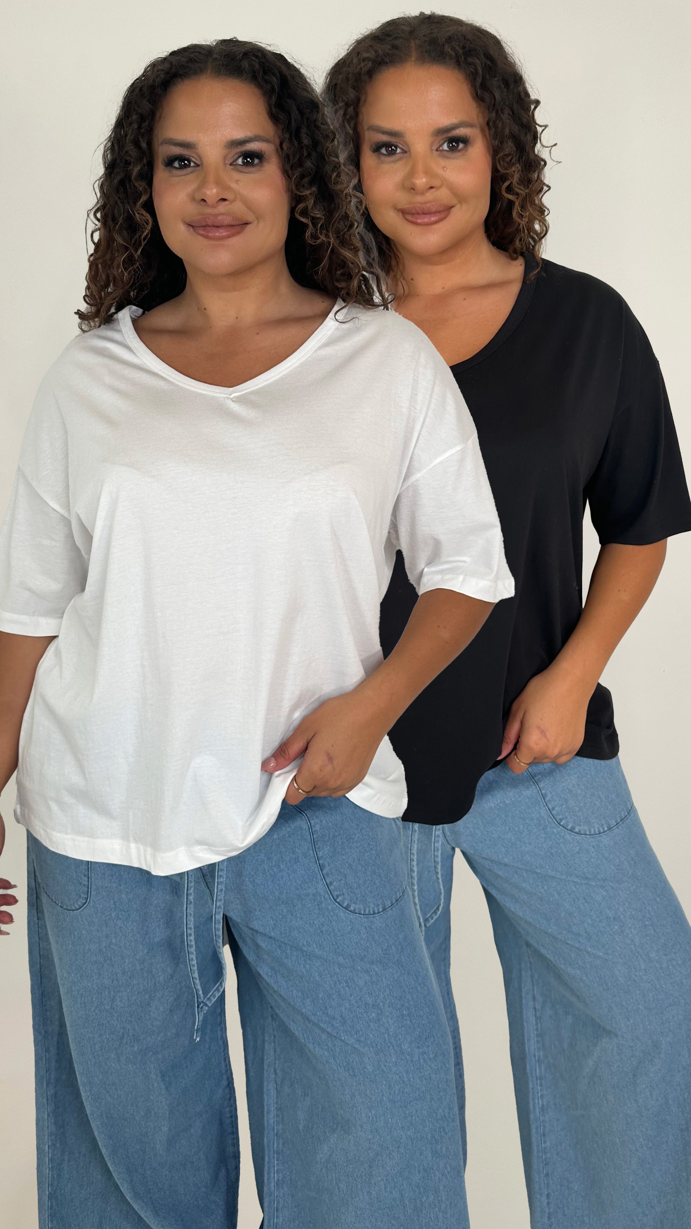 CurveWow Oversized V Neck Basic T-Shirt Black & White