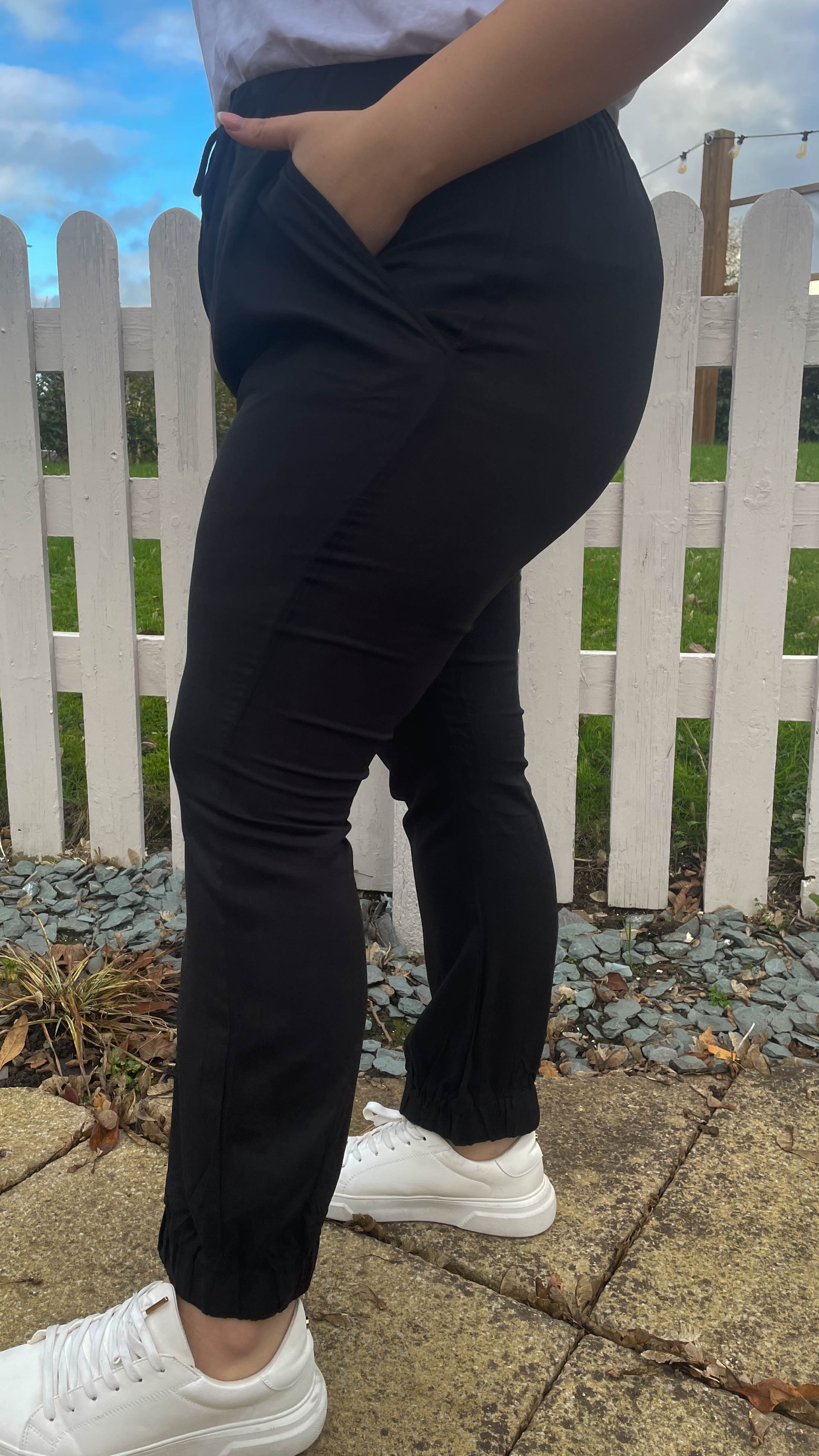 CurveWow Cuffed Joggers Black