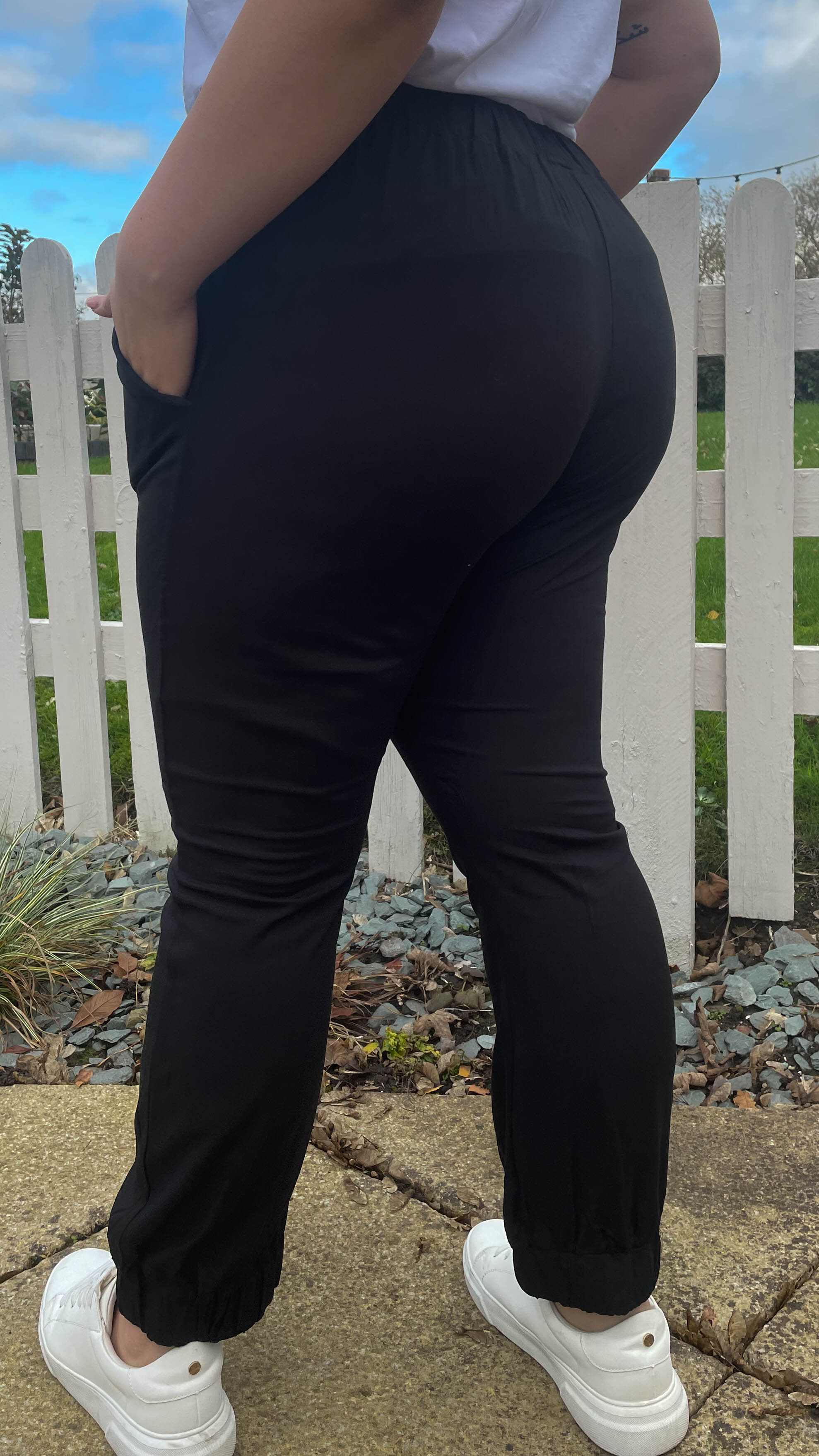 CurveWow Cuffed Joggers Black