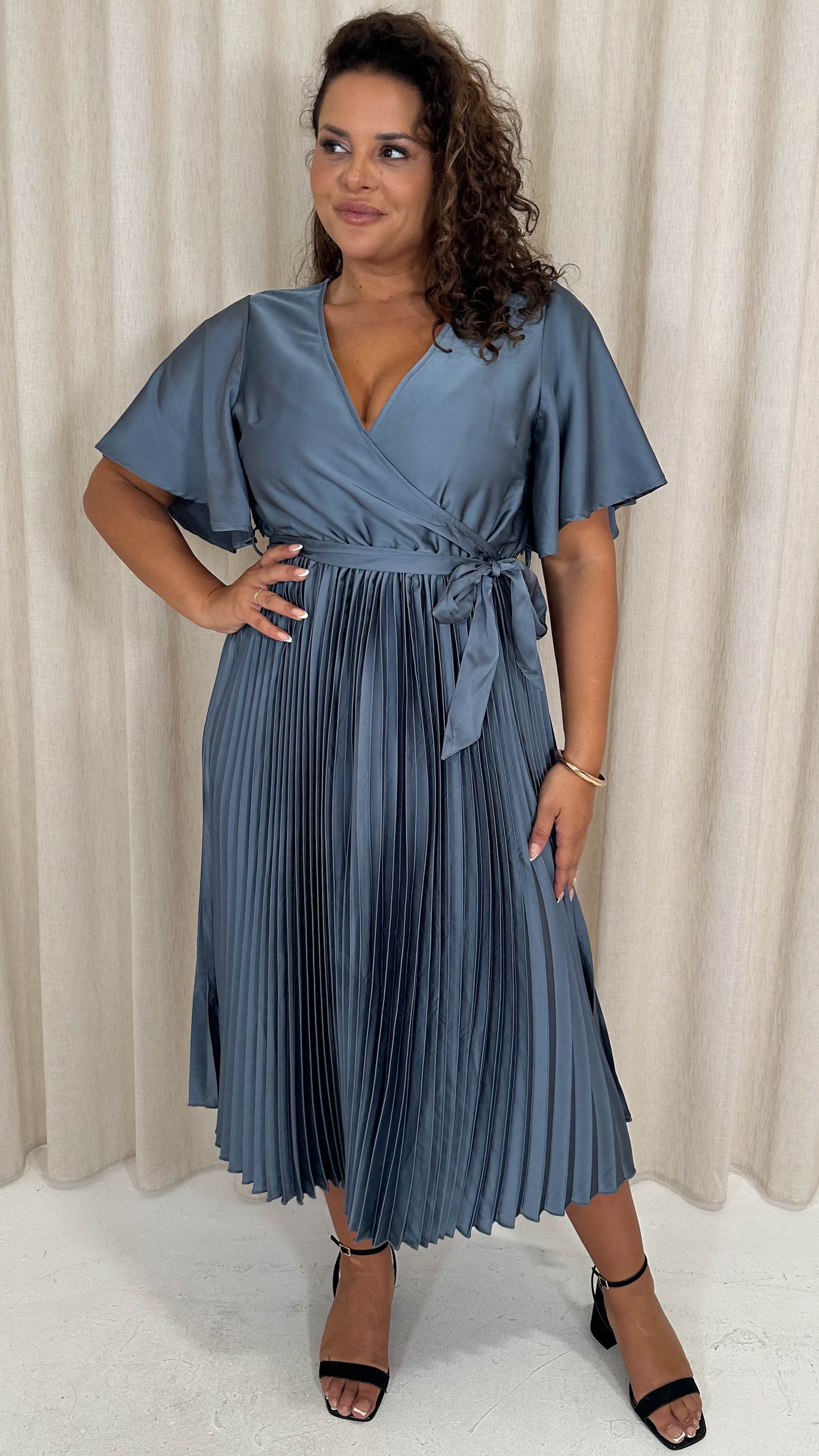 pleated midi dress with sleeves CurveWow Short Sleeve Pleated Midi Dress Gunmetal Grey – Curvewow