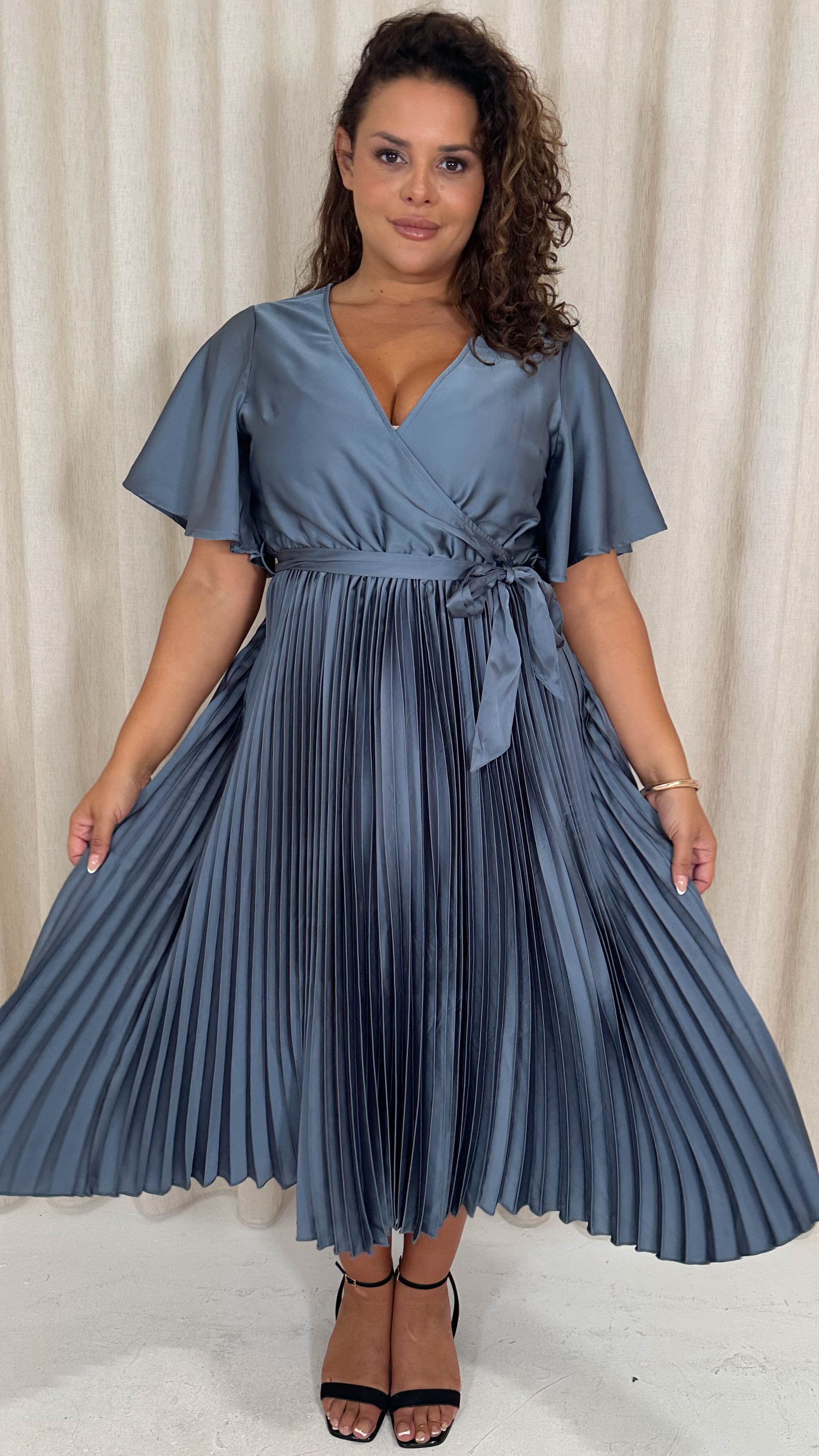 grey pleated dress CurveWow Short Sleeve Pleated Midi Dress Gunmetal Grey – Curvewow