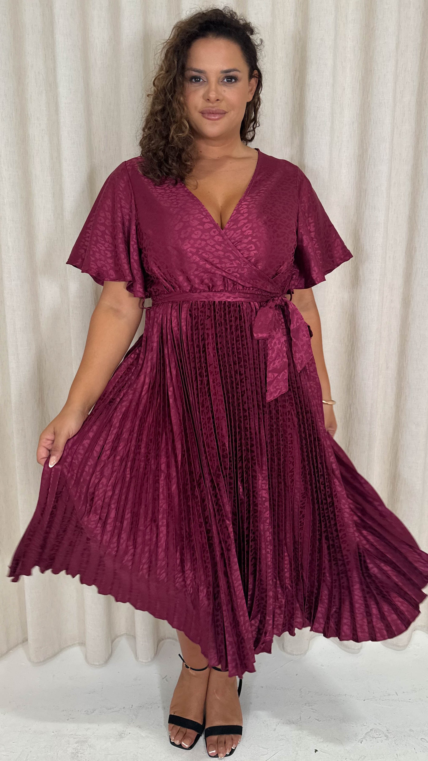 wine pleated midi dress Sleeveless Scuba Boat Neck, Sweet Sunday Midi Dress in Wine, Size XL, For Brunch