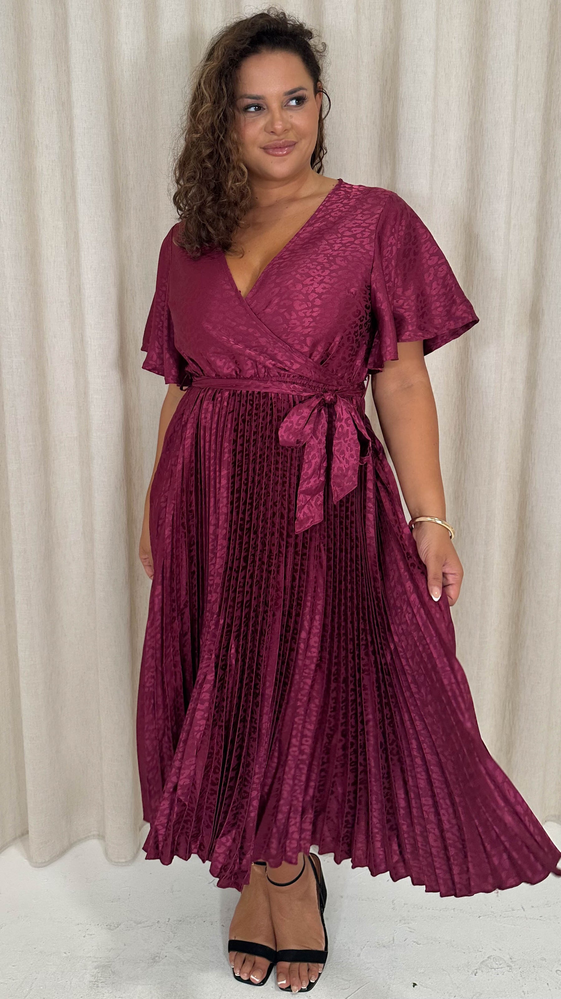 beau wine pleated midi dress Clothing : Midi Dresses : 'Beau' Wine Pleated Maxi Dress