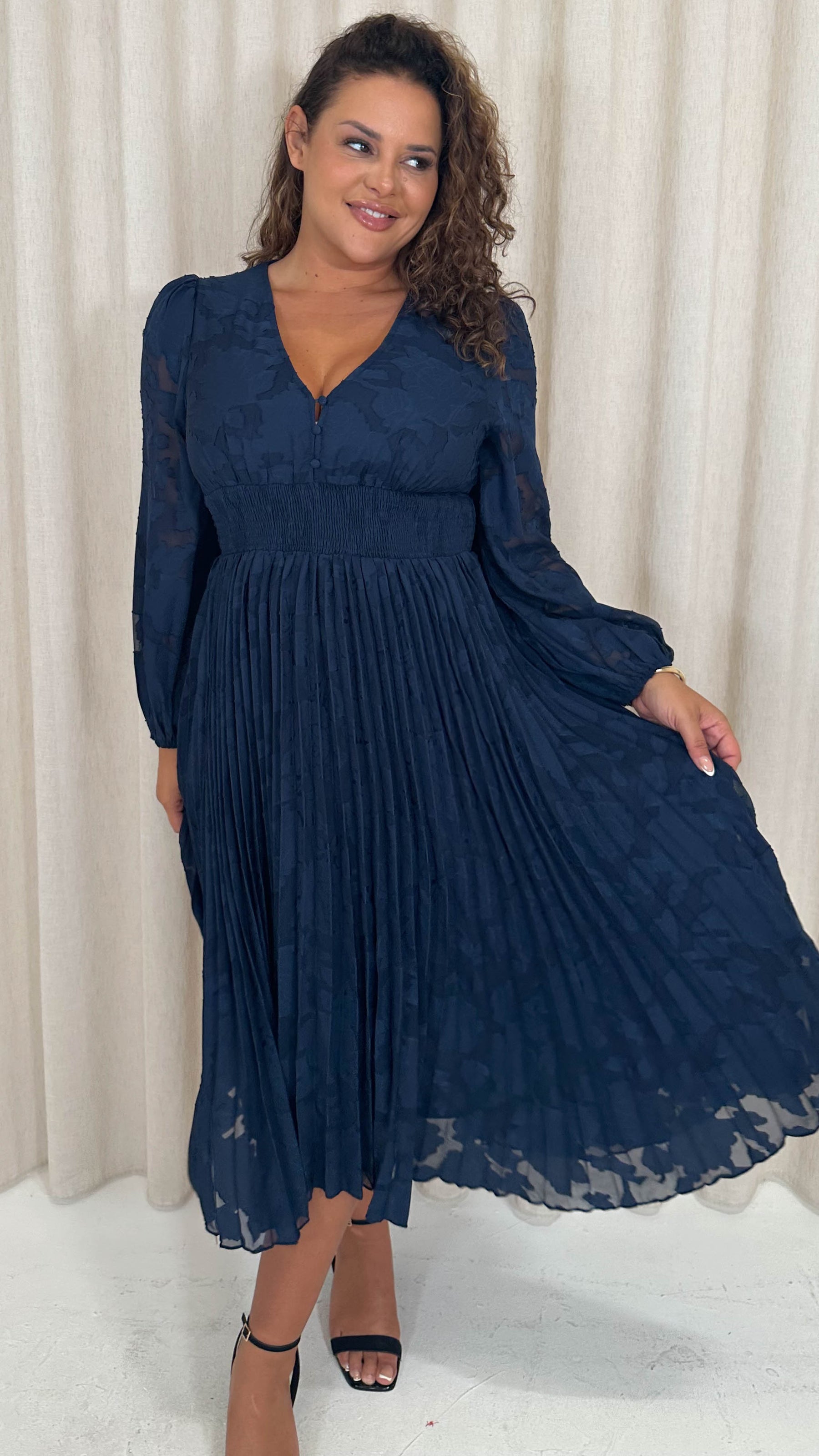 CurveWow Davore V-Neck Pleated Dress Navy Curvewow CurveWow Davore V-Neck Pleated Dress Navy Curvewow