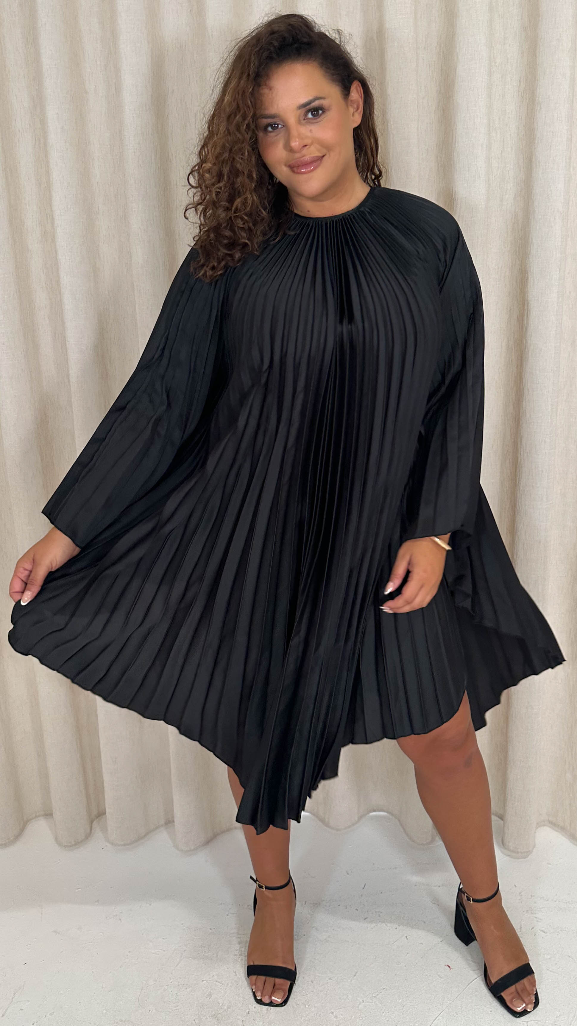 CurveWow Pleated Swing Dress Black Curvewow CurveWow Pleated Swing Dress Black Curvewow