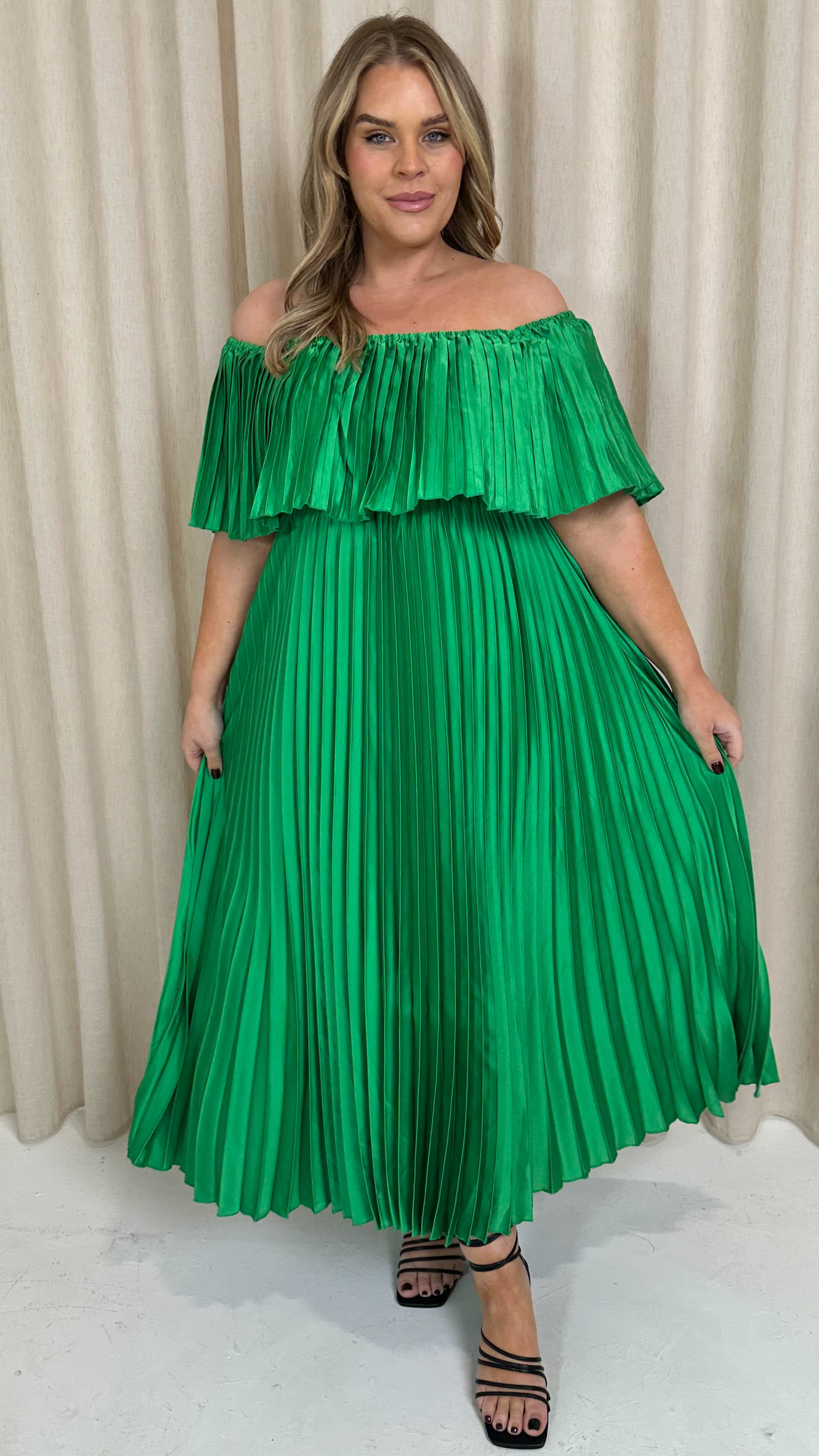 CurveWow Pleated Bardot Maxi Dress Emerald Green Curvewow CurveWow Pleated Bardot Maxi Dress Emerald Green Curvewow
