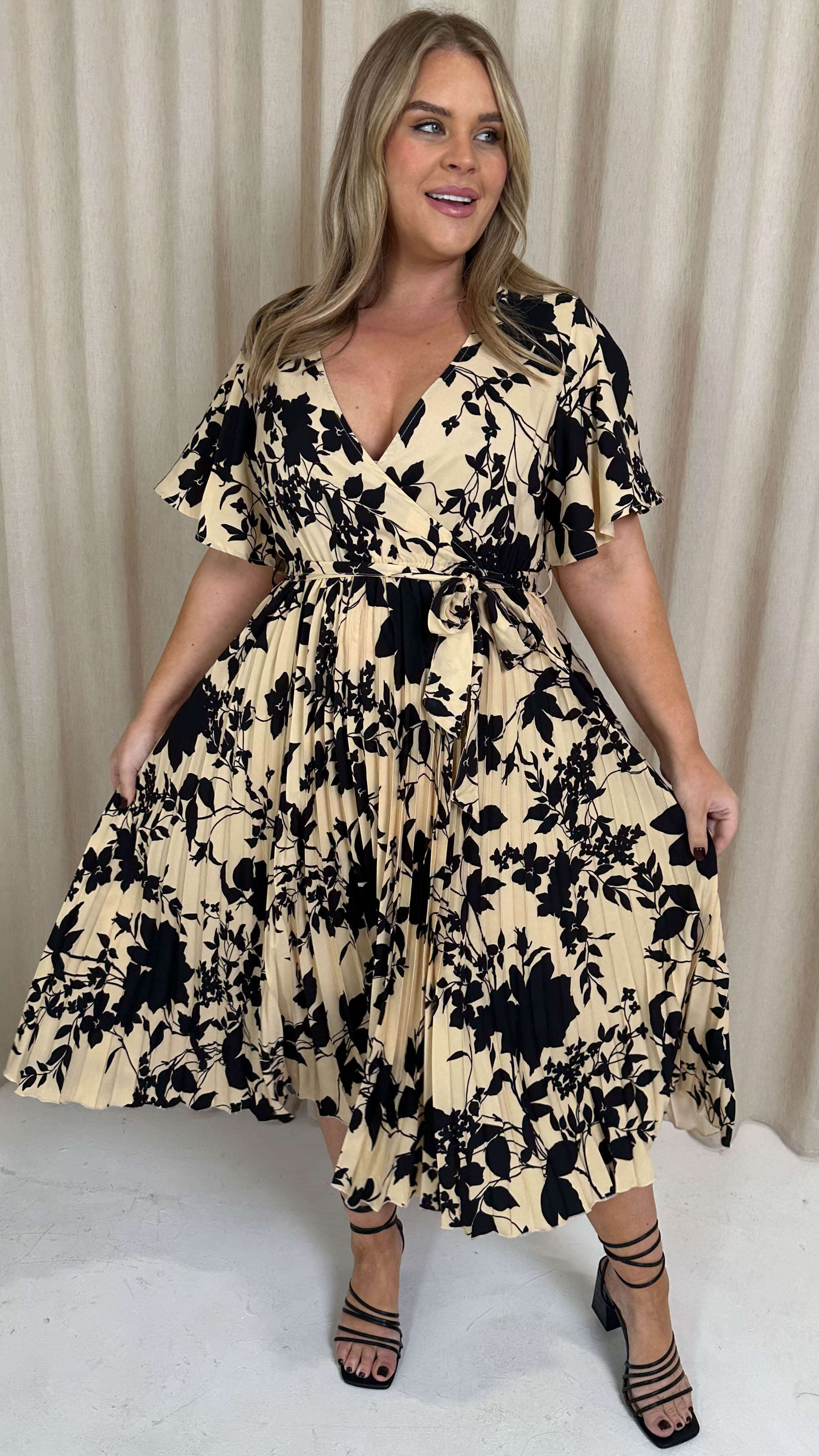 CurveWow Short Sleeve Pleated Midi Dress Nude/Black Floral