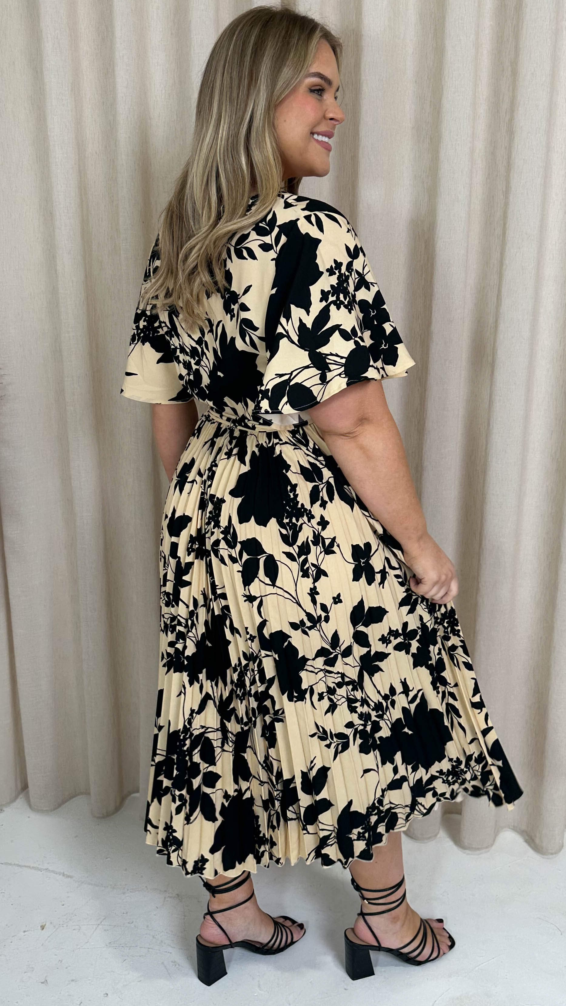 CurveWow Short Sleeve Pleated Midi Dress Nude/Black Floral