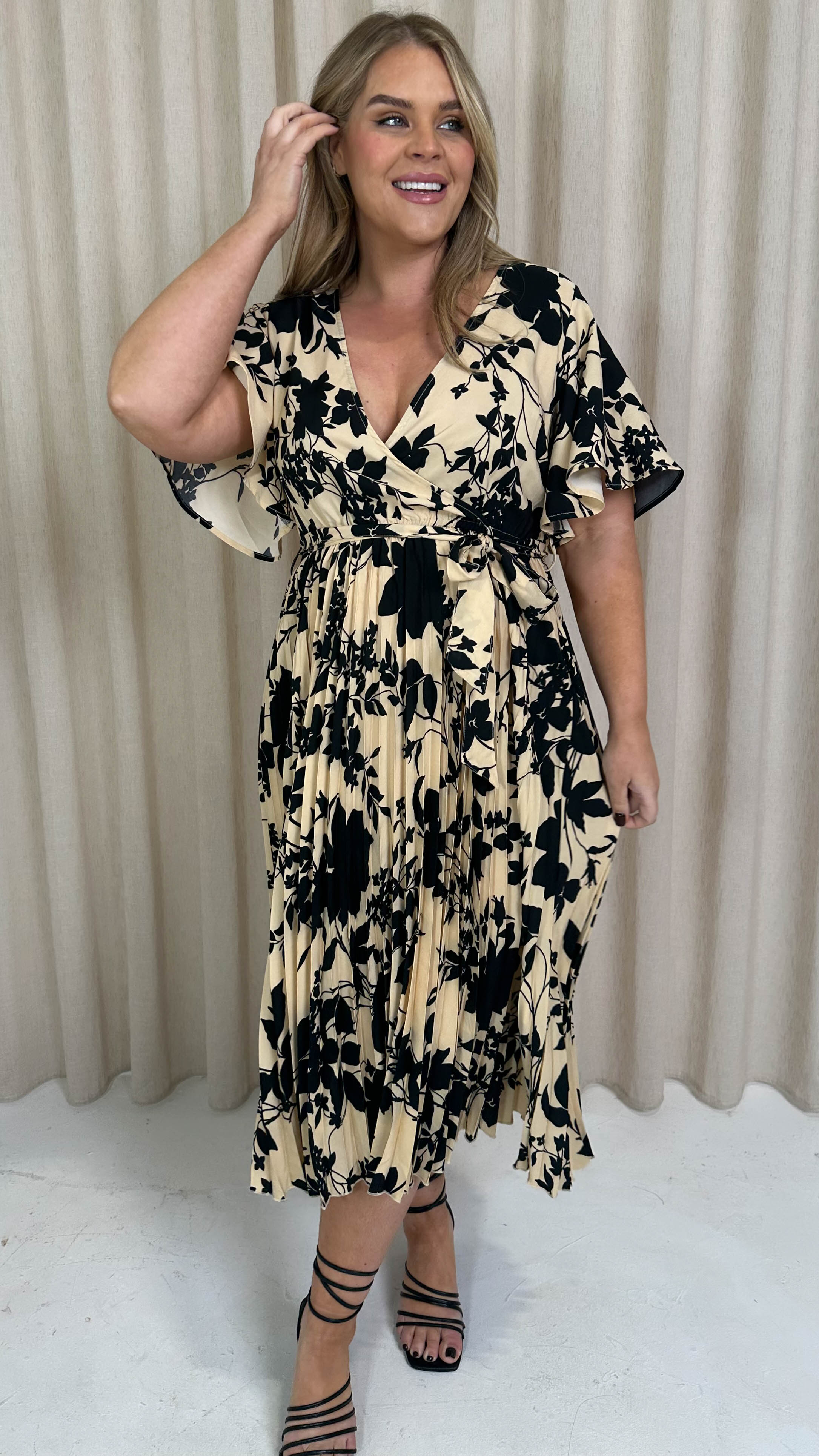 CurveWow Short Sleeve Pleated Midi Dress Nude/Black Floral