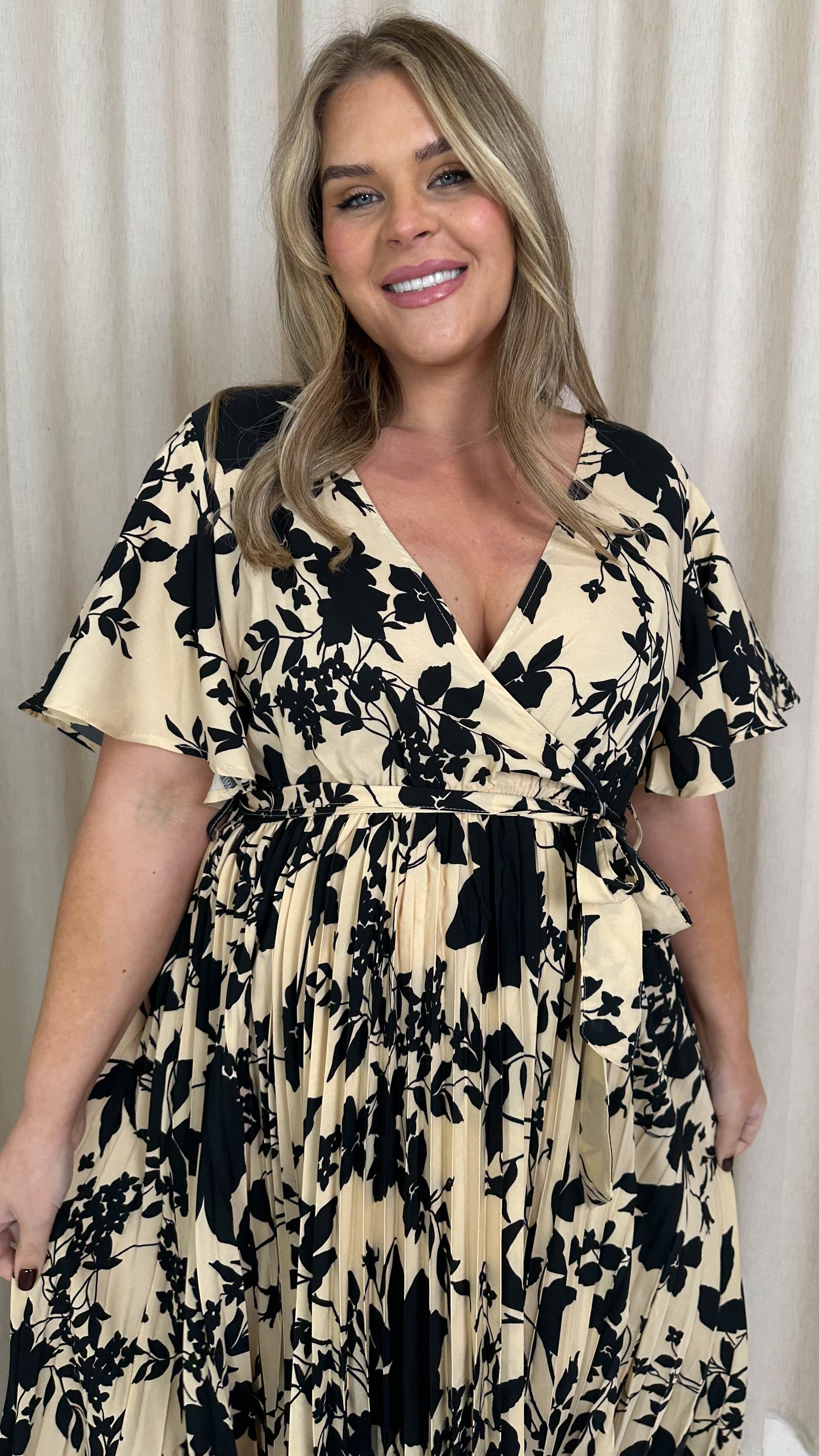 CurveWow Short Sleeve Pleated Midi Dress Nude/Black Floral