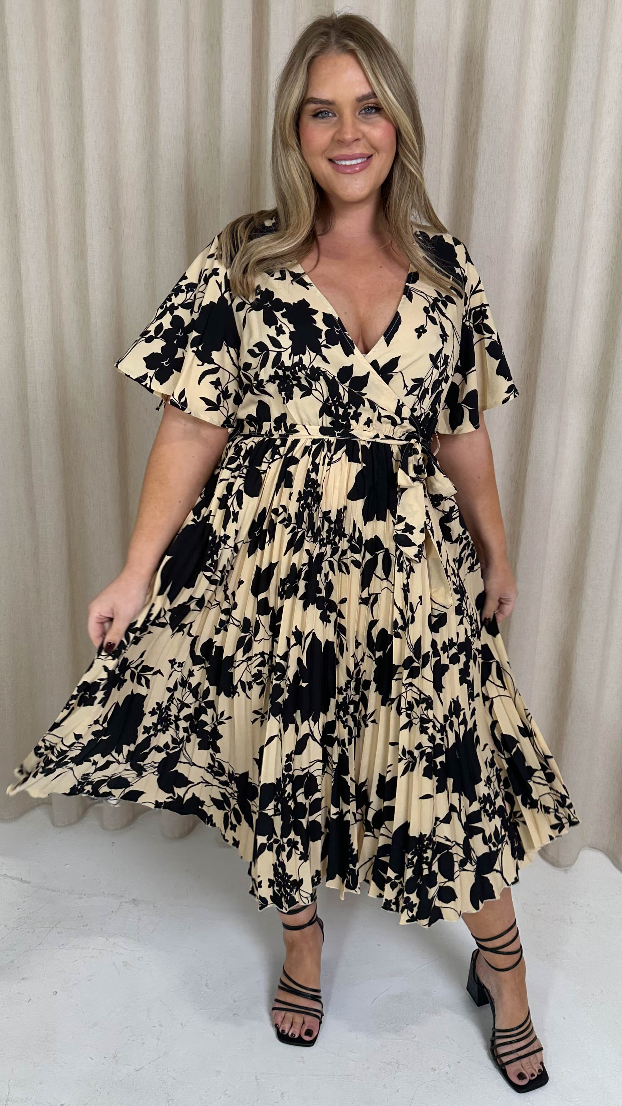 CurveWow Short Sleeve Pleated Midi Dress Nude/Black Floral