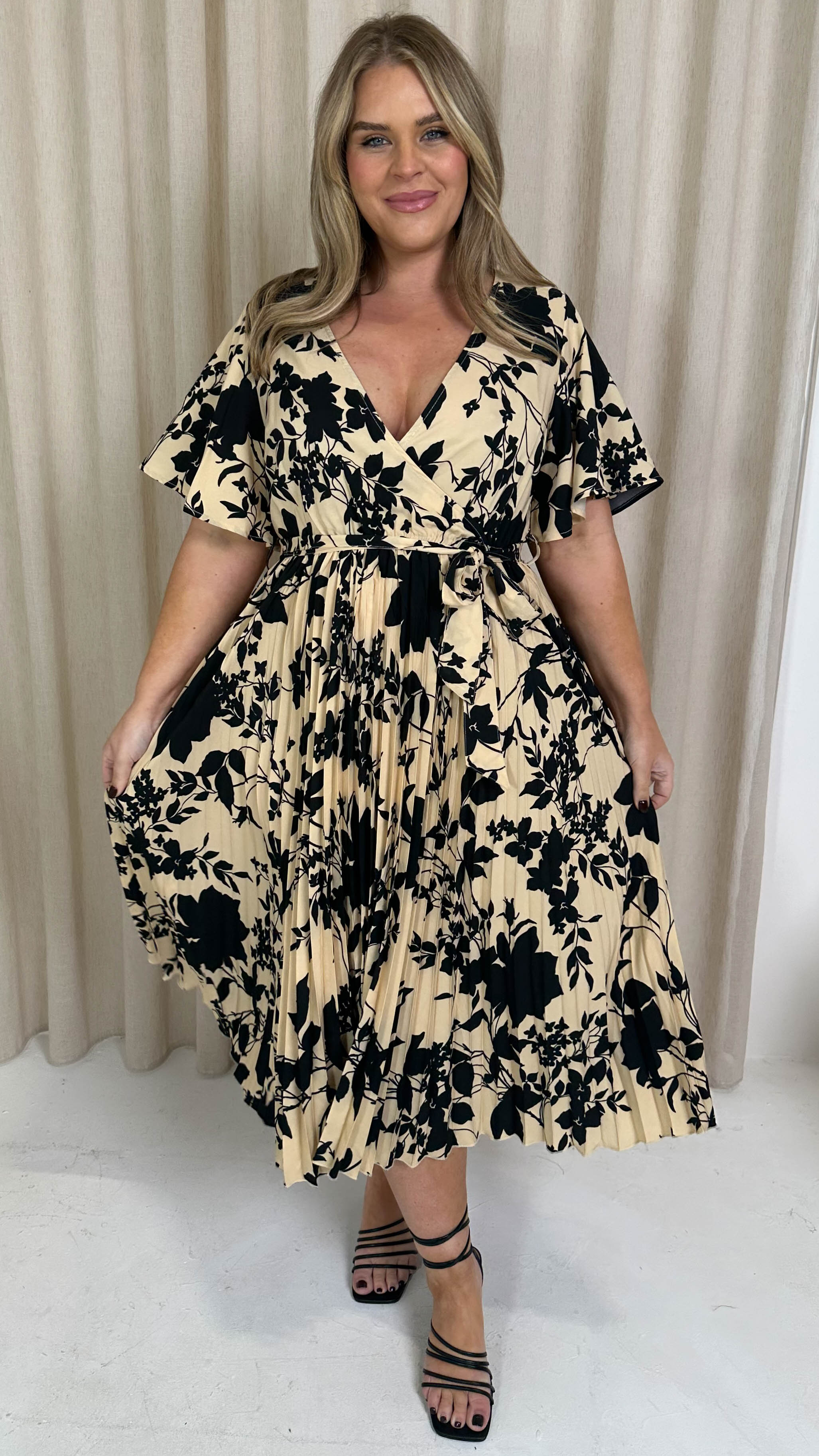 CurveWow Short Sleeve Pleated Midi Dress Nude/Black Floral