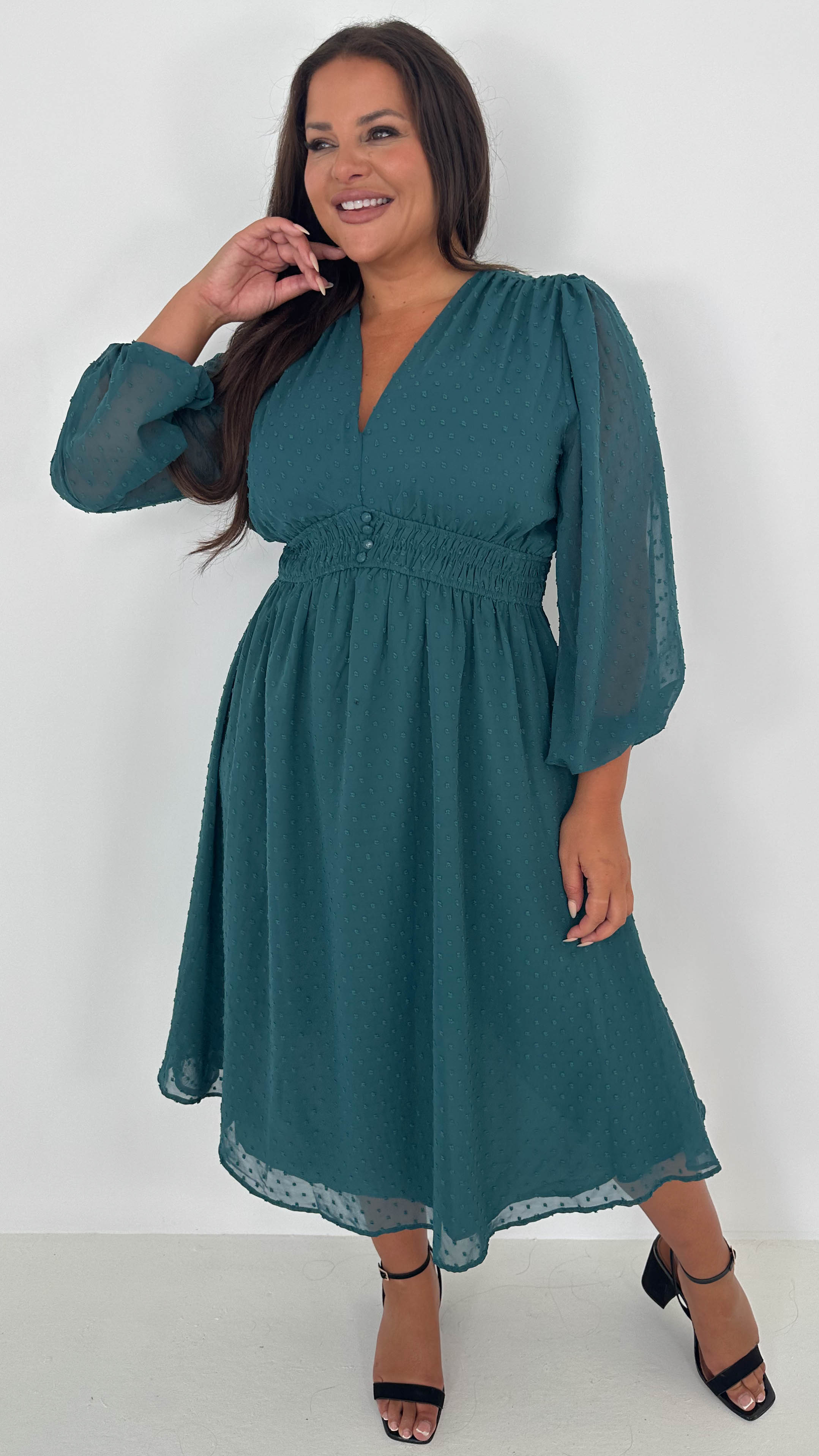 CurveWow Dobby Shirred Bodice Midi Dress Forest Green Curvewow CurveWow Dobby Shirred Bodice Midi Dress Forest Green Curvewow