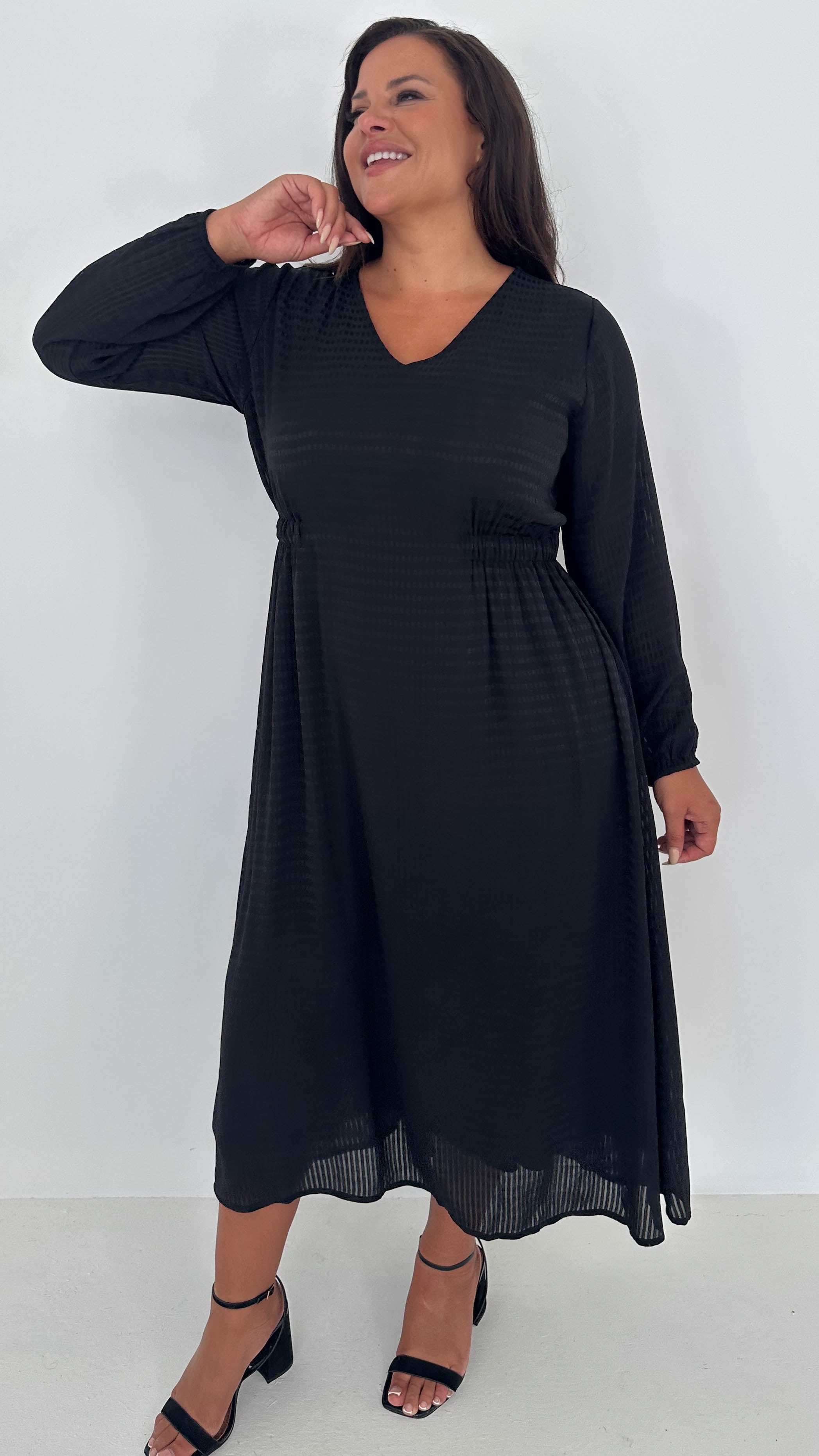 CurveWow Textured Vneck Dress Black