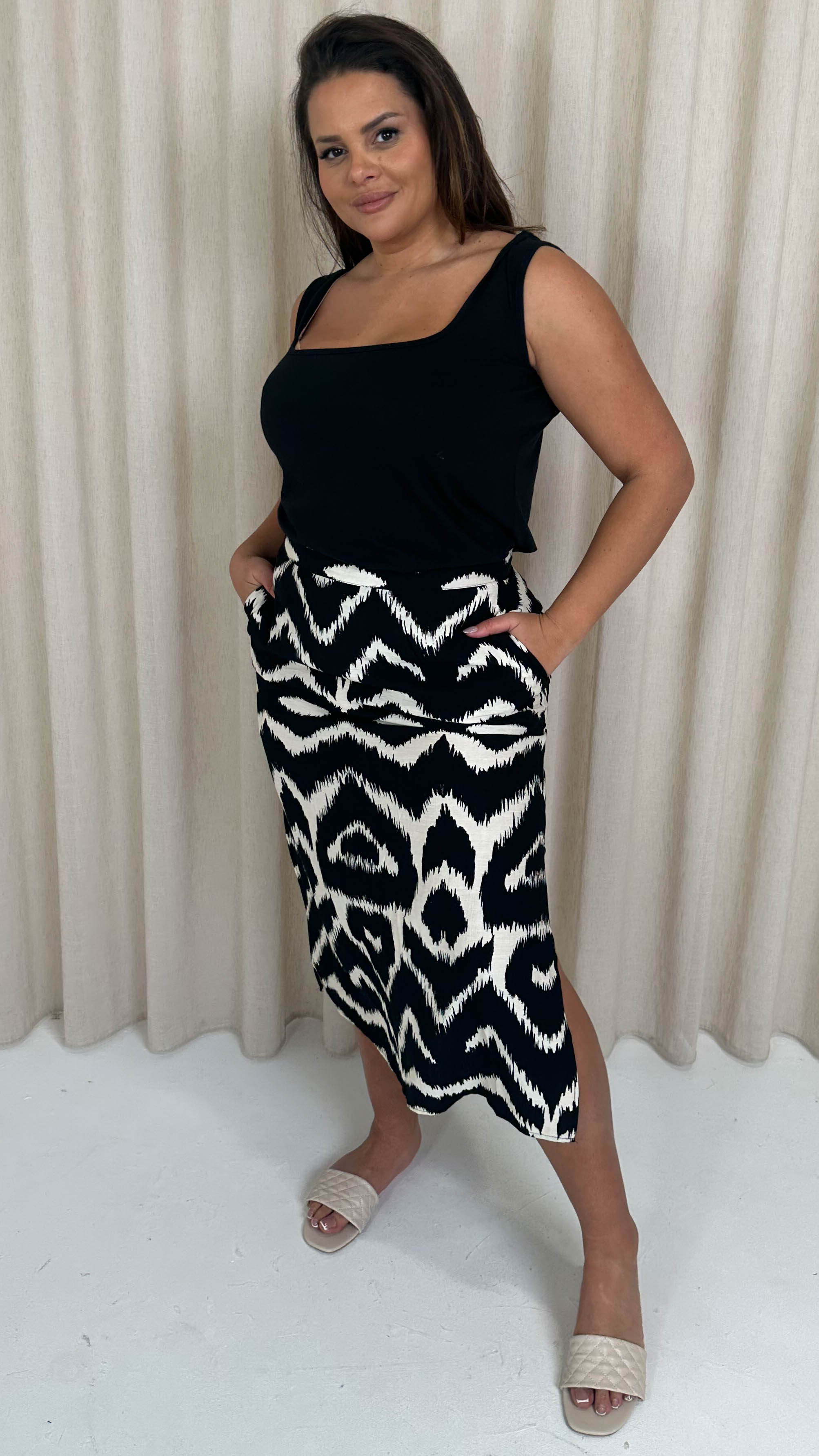 CurveWow Pocket Split Hem Maxi Skirt Mono