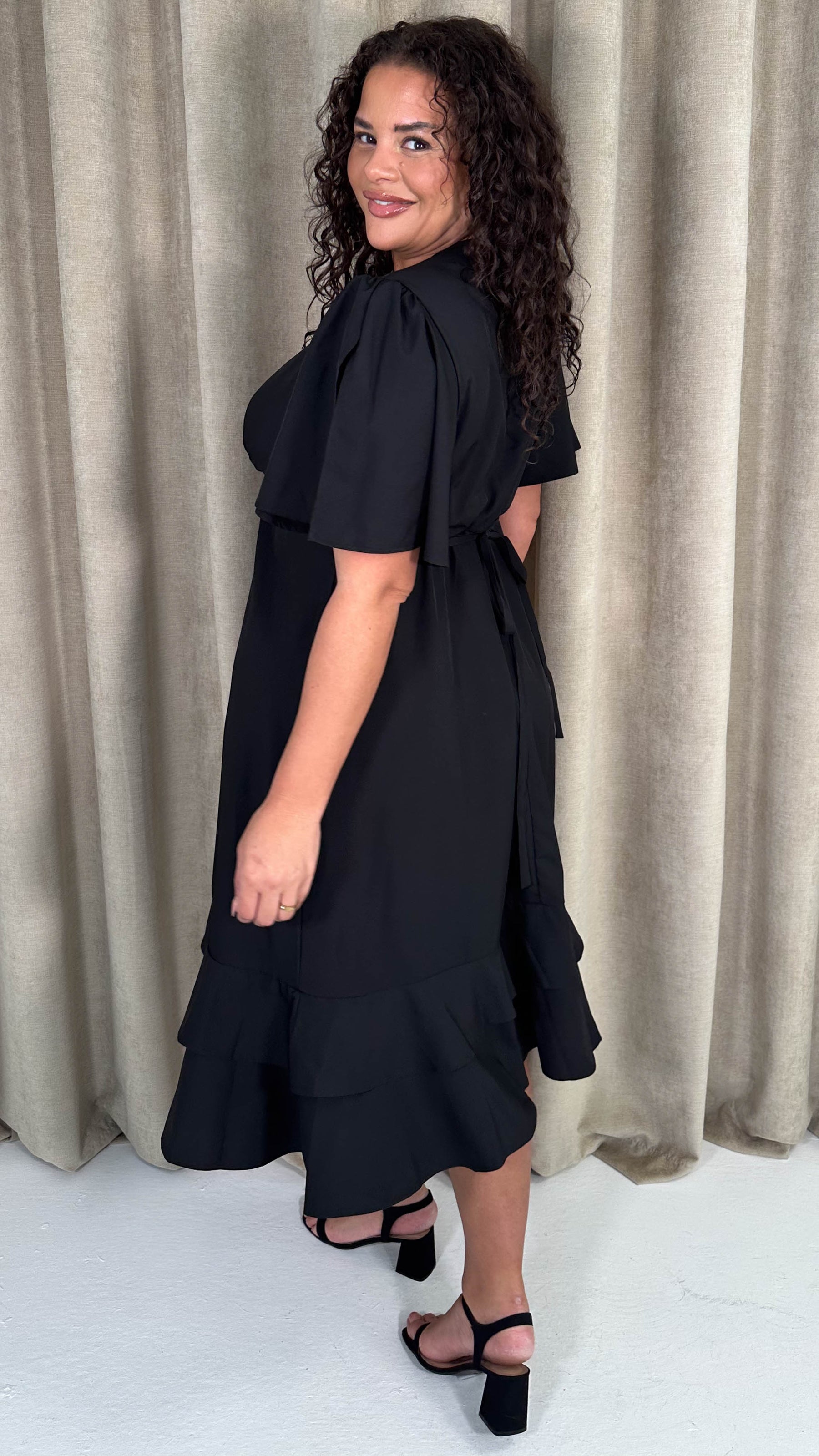 CurveWow Frill Hem Midi Dress Black Curvewow CurveWow Frill Hem Midi Dress Black Curvewow