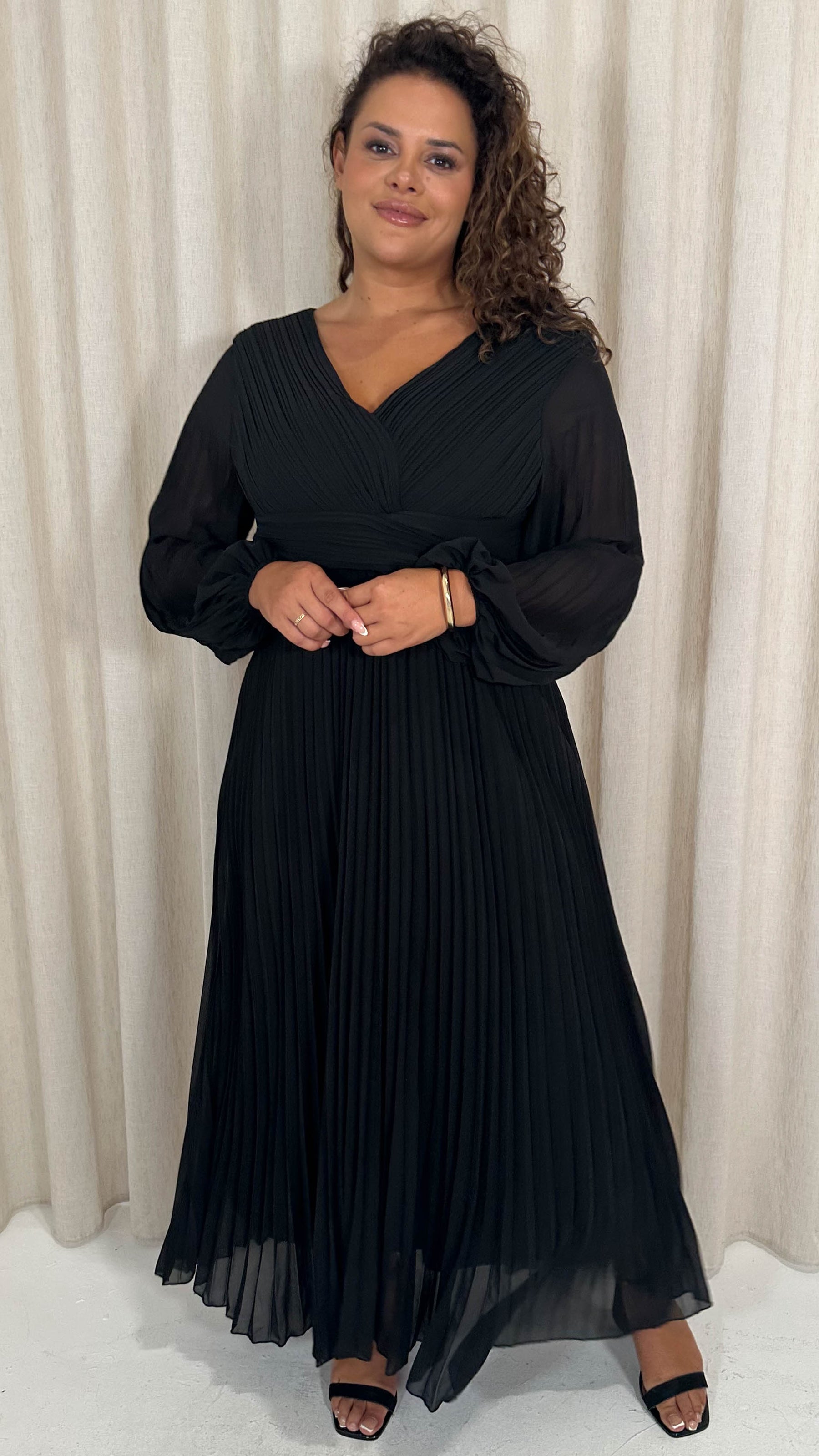 CurveWow Pleated Wrap Maxi Dress Black Curvewow CurveWow Pleated Wrap Maxi Dress Black Curvewow
