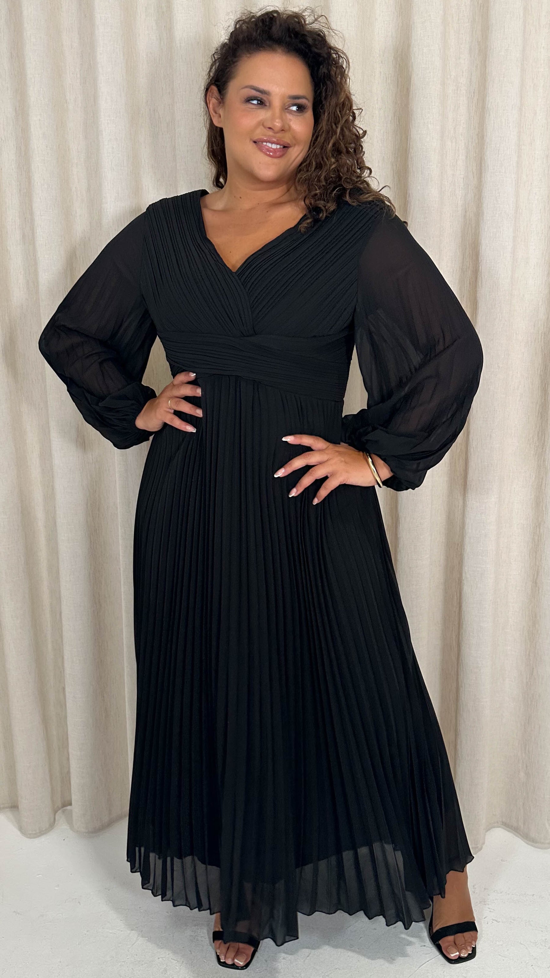 CurveWow Pleated Wrap Maxi Dress Black Curvewow CurveWow Pleated Wrap Maxi Dress Black Curvewow