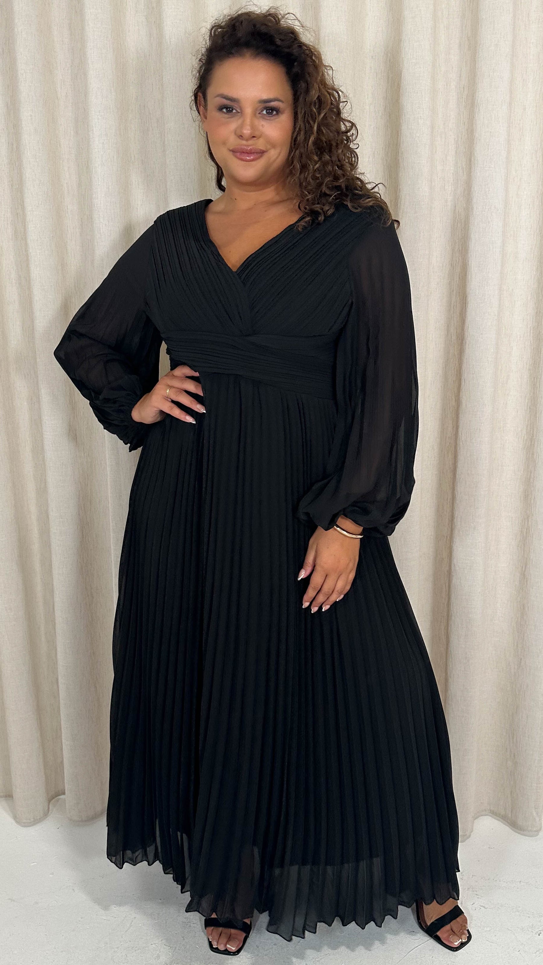 CurveWow Pleated Wrap Maxi Dress Black Curvewow CurveWow Pleated Wrap Maxi Dress Black Curvewow