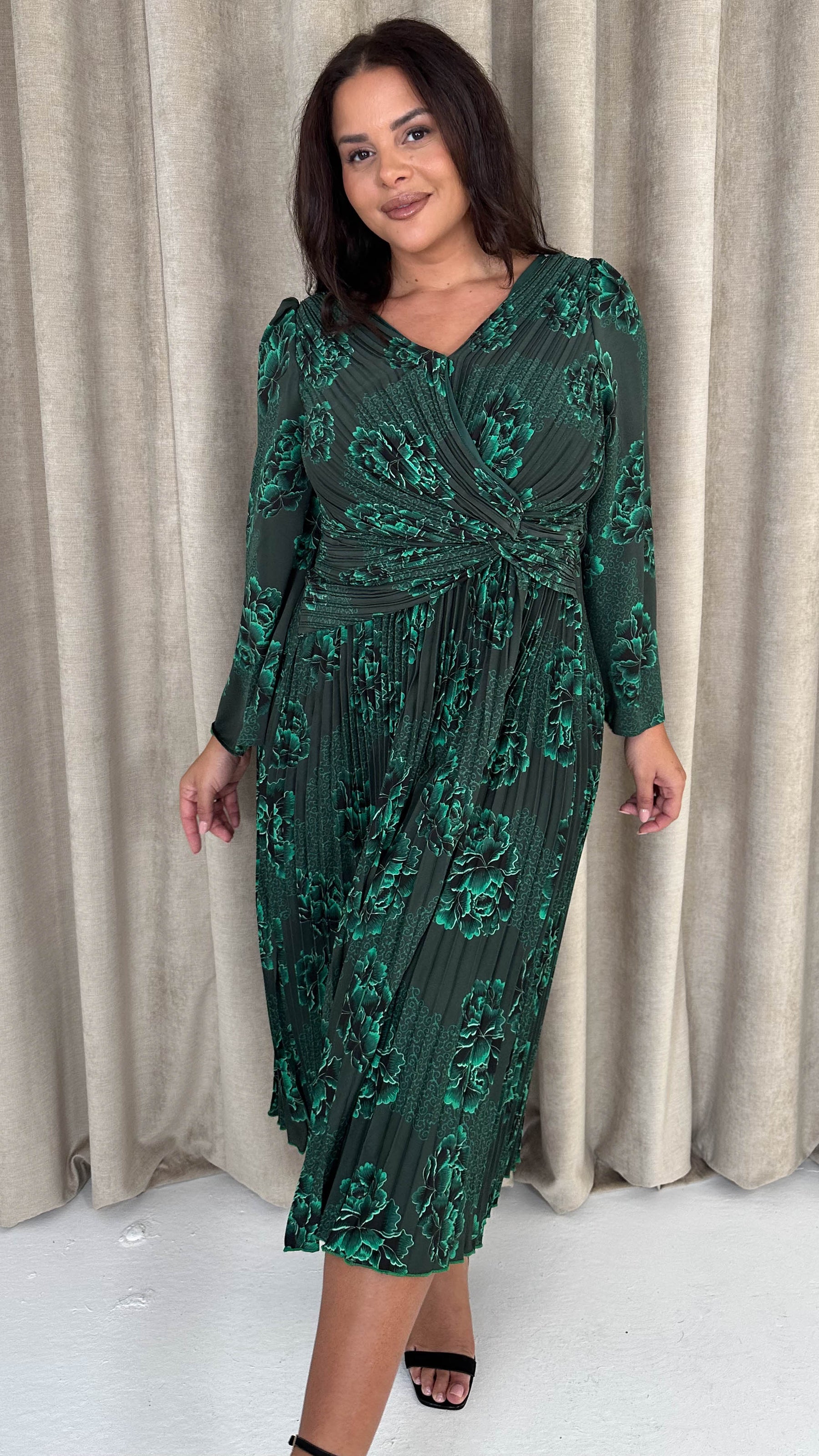 CurveWow Side Knot Pleated Dress Green Floral Curvewow CurveWow Side Knot Pleated Dress Green Floral Curvewow