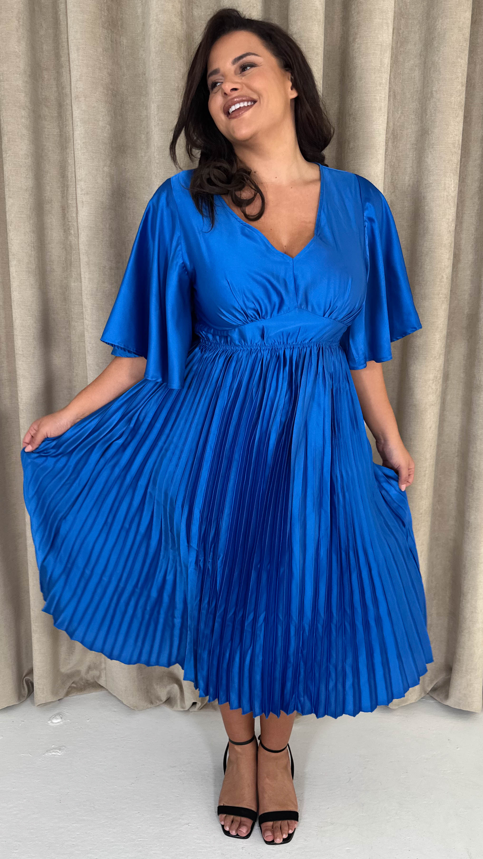 CurveWow 3/4 Sleeve Satin V Neck Pleated Midi Dress Blue