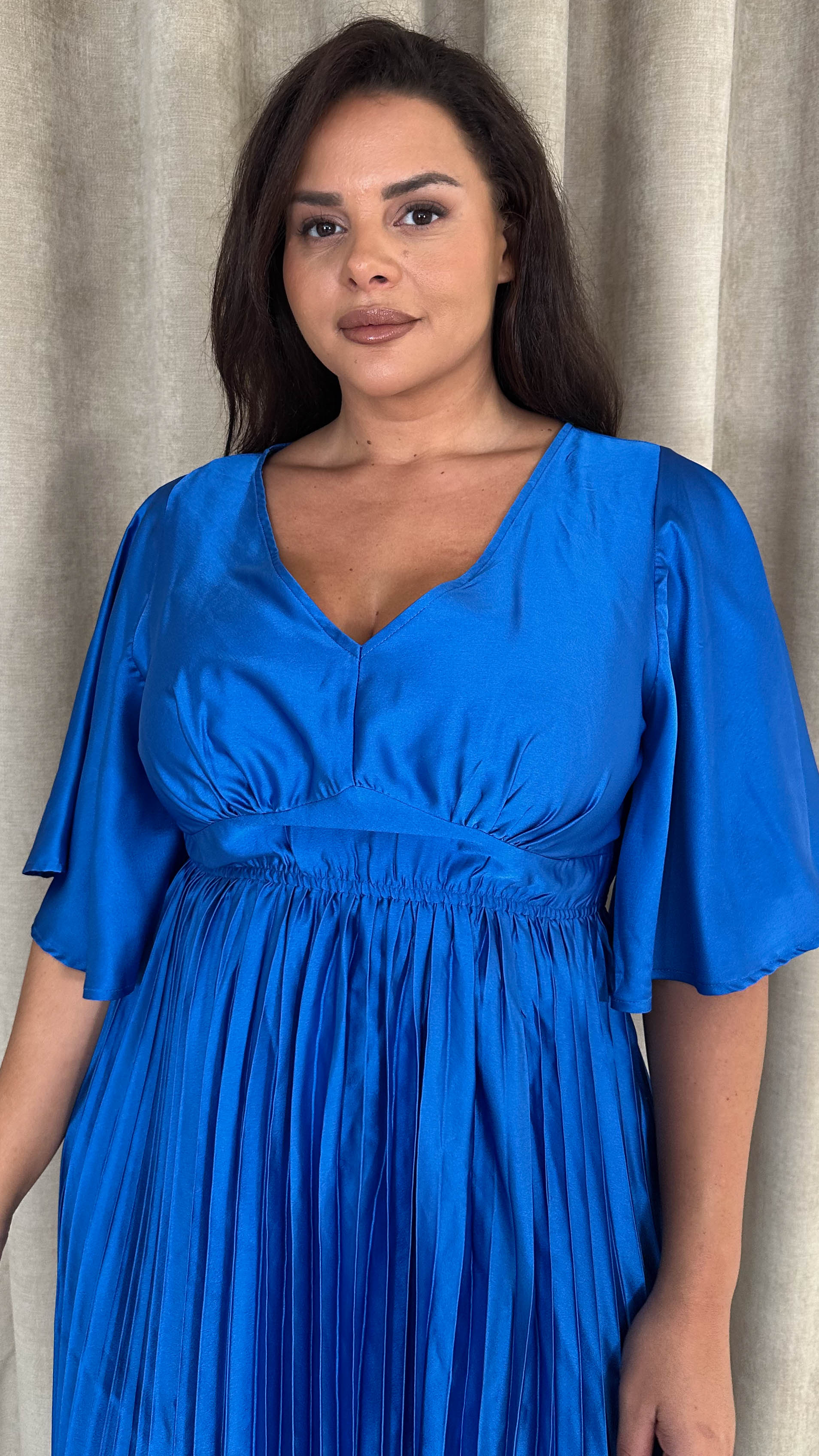 CurveWow 3/4 Sleeve Satin V Neck Pleated Midi Dress Blue