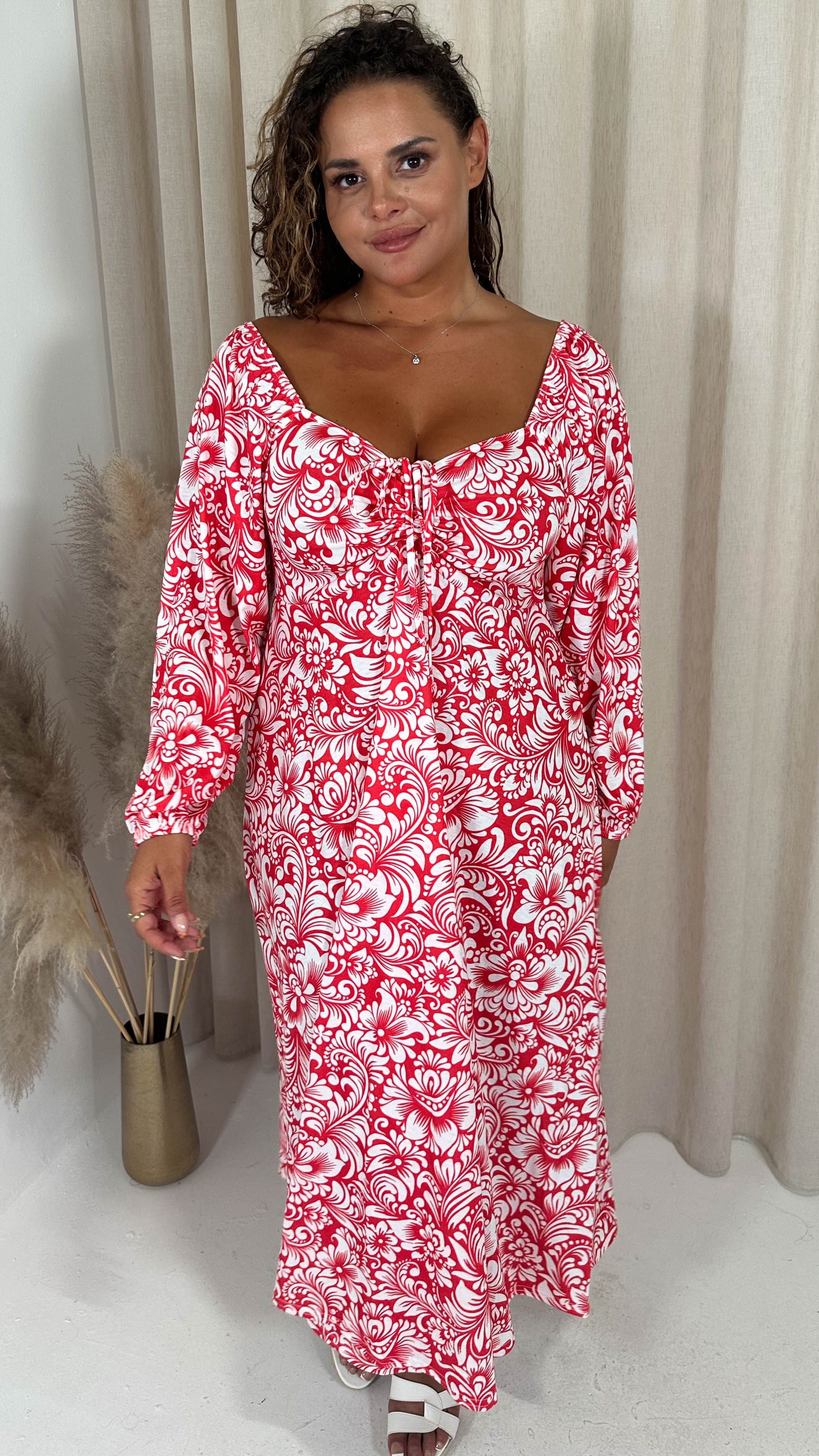 CurveWow Milkmaid Maxi Dress Red Paisley – Curvewow