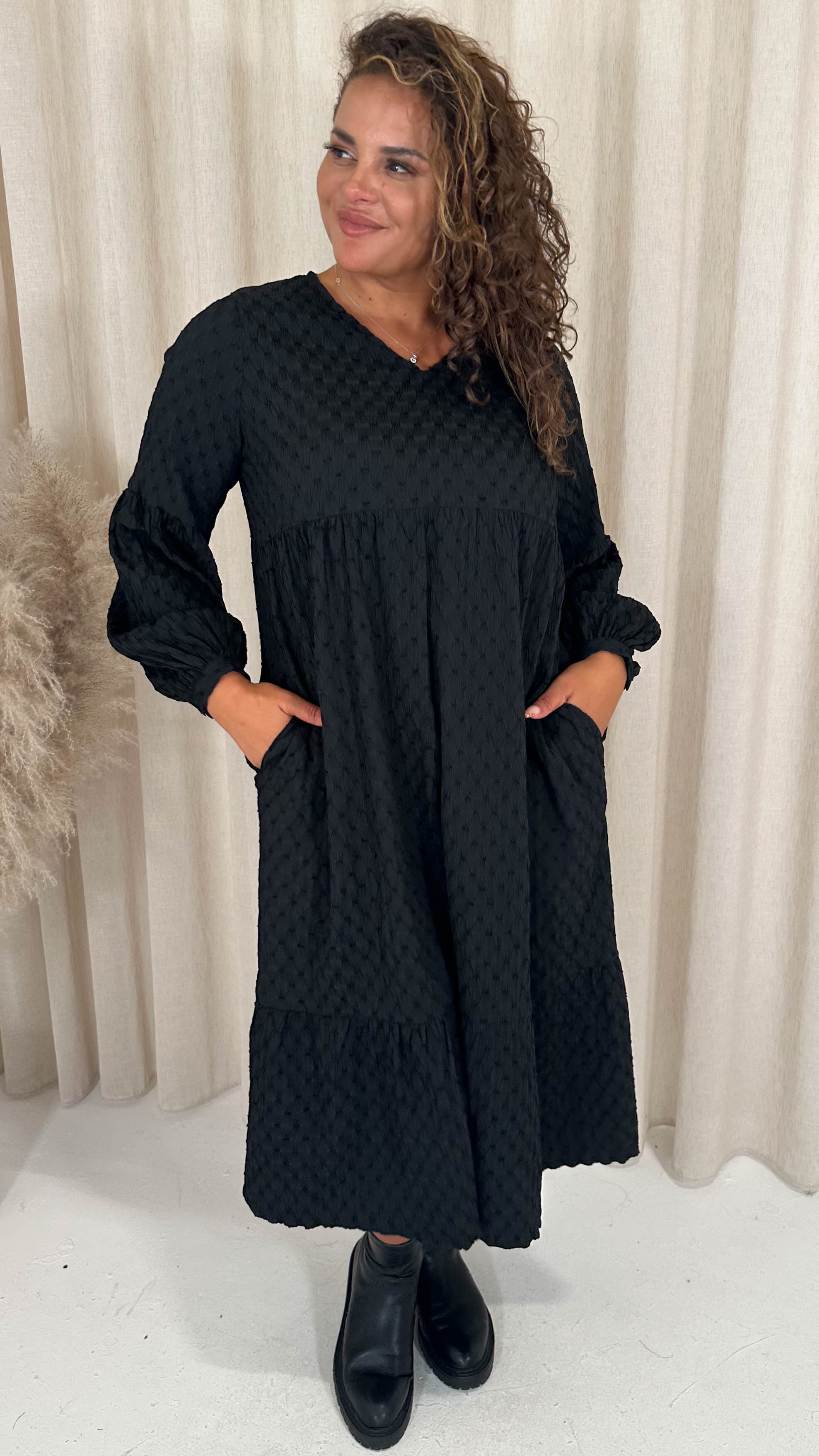 CurveWow Textured V Neck Smock Dress Black Curvewow CurveWow Textured V Neck Smock Dress Black Curvewow