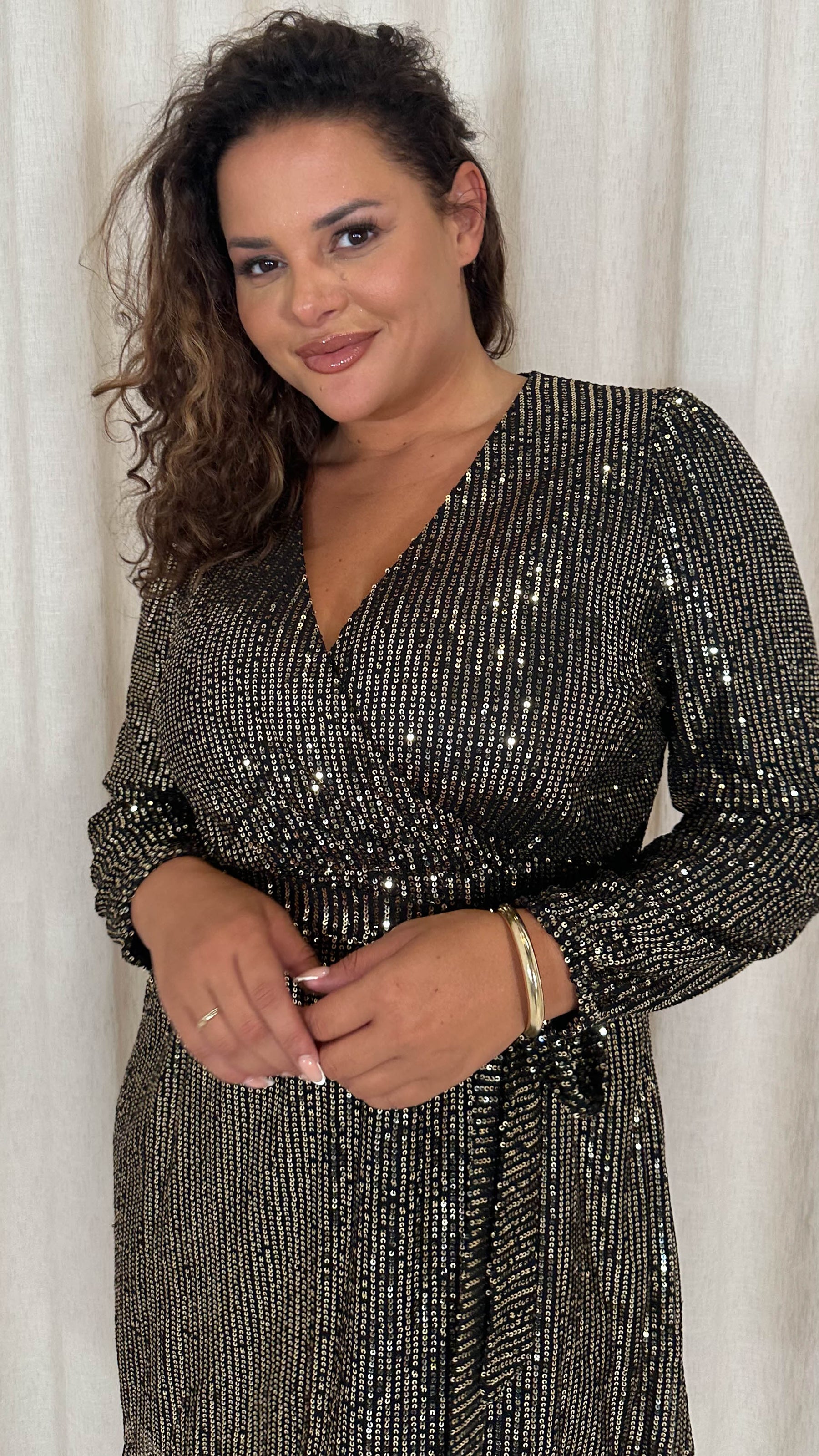 CurveWow Sequin Long Sleeve Dress Black/Gold Curvewow CurveWow Sequin Long Sleeve Dress Black/Gold Curvewow