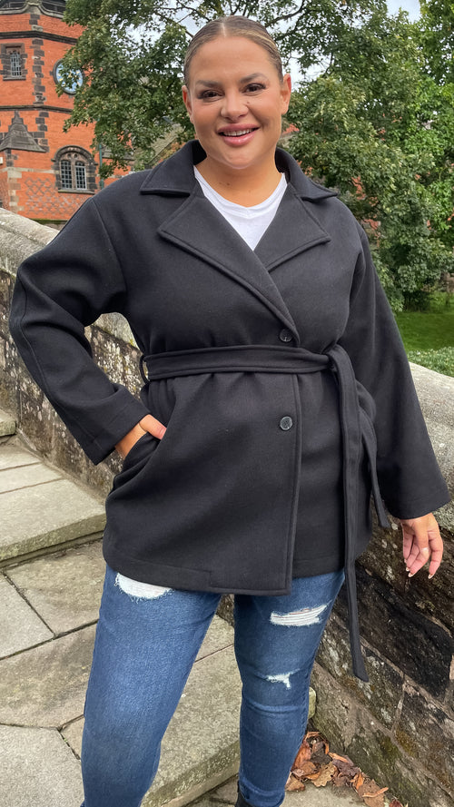 CurveWow Short Coat With Belt Black