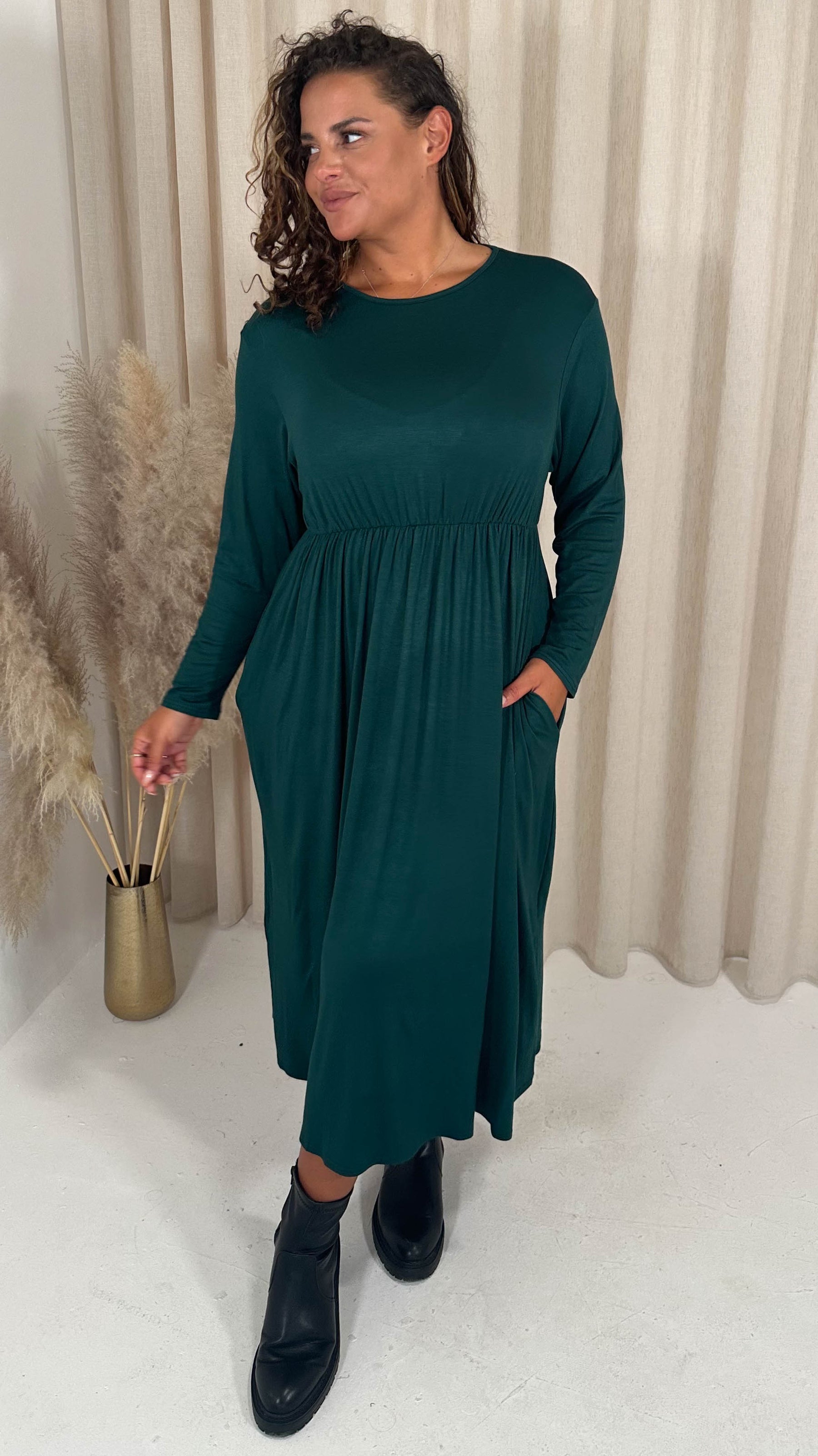 CurveWow Long Sleeve Jersey Pocket Midi Dress Forest Green Curvewow CurveWow Long Sleeve Jersey Pocket Midi Dress Forest Green Curvewow