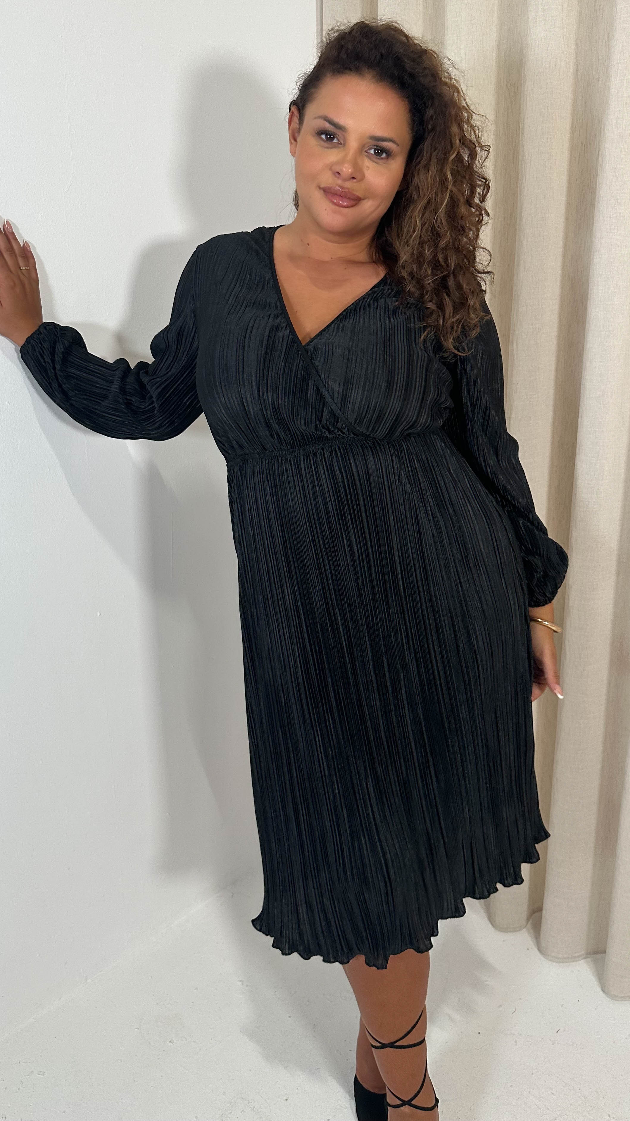 CurveWow Plisse Wrap Midi Dress Black