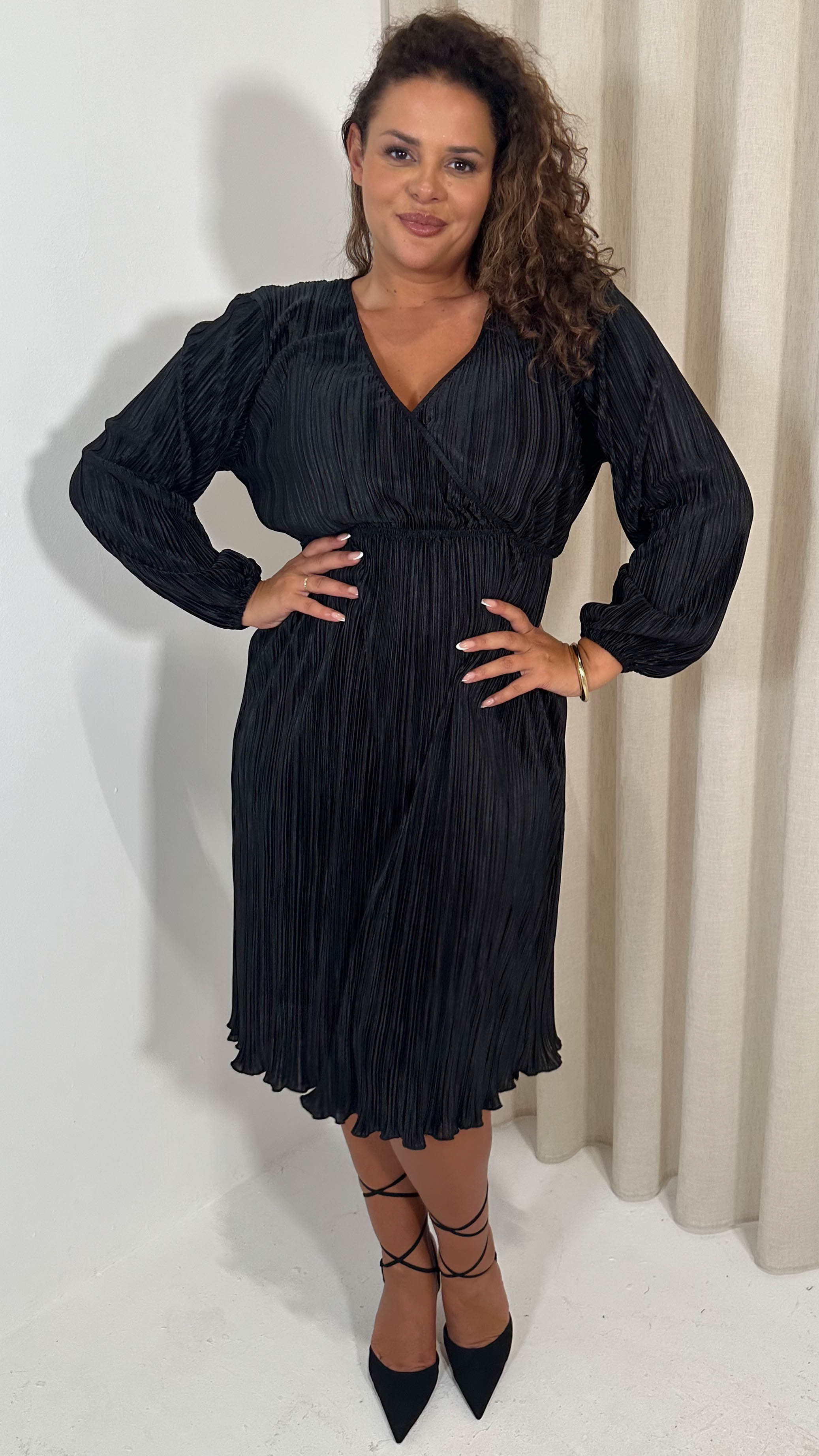 CurveWow Plisse Wrap Midi Dress Black