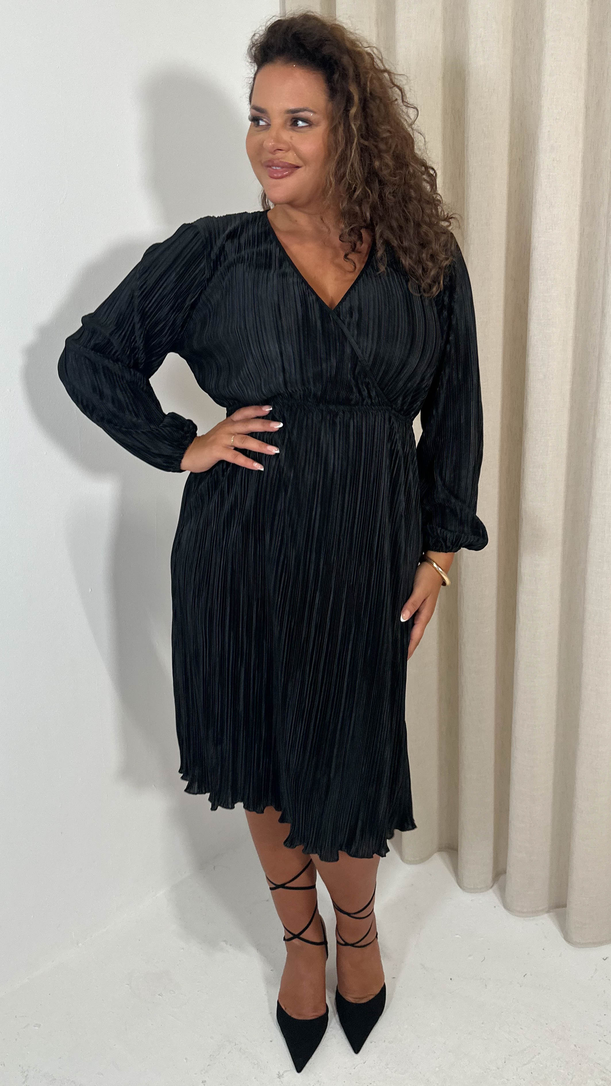 CurveWow Plisse Wrap Midi Dress Black