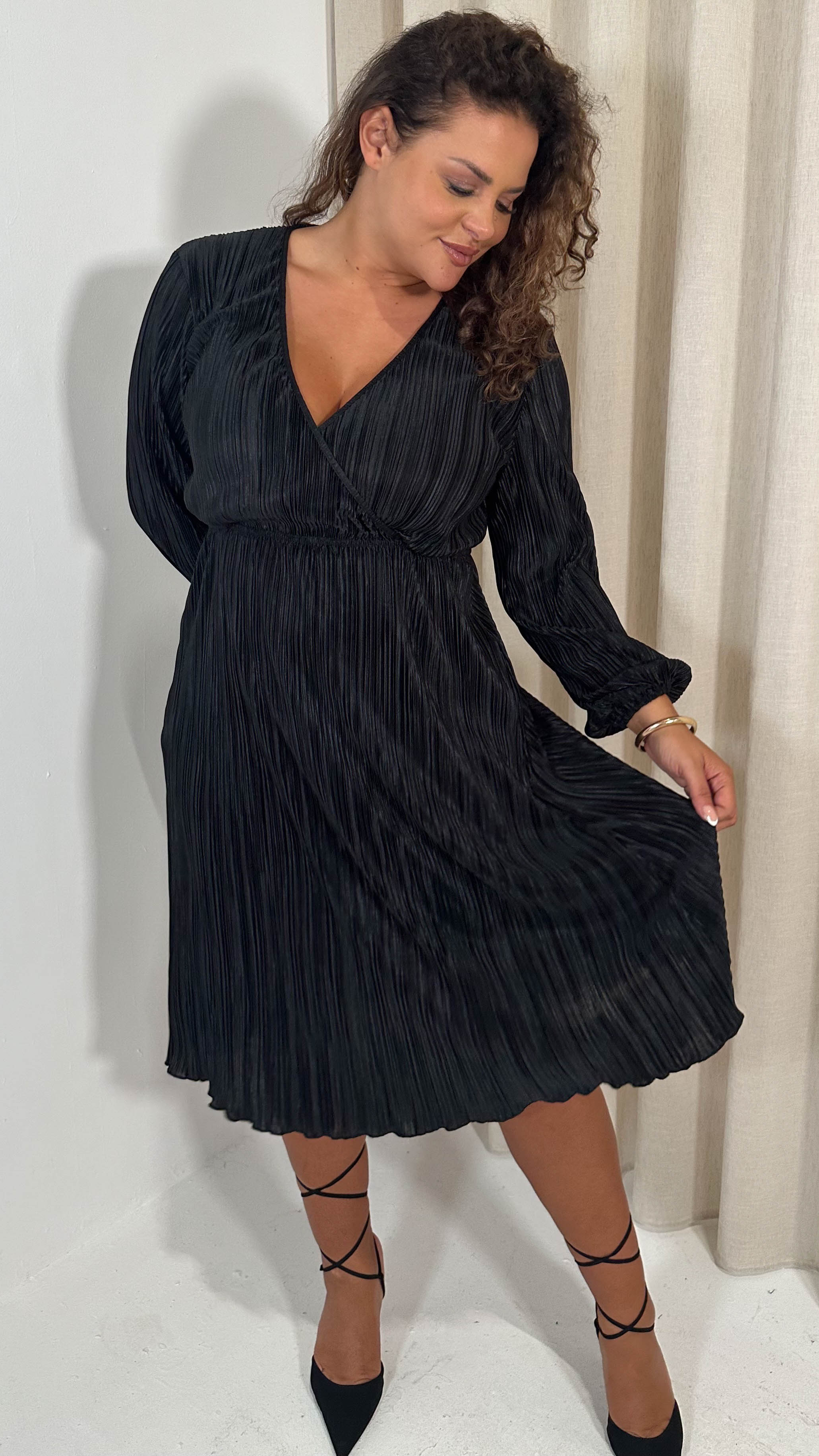 CurveWow Plisse Wrap Midi Dress Black