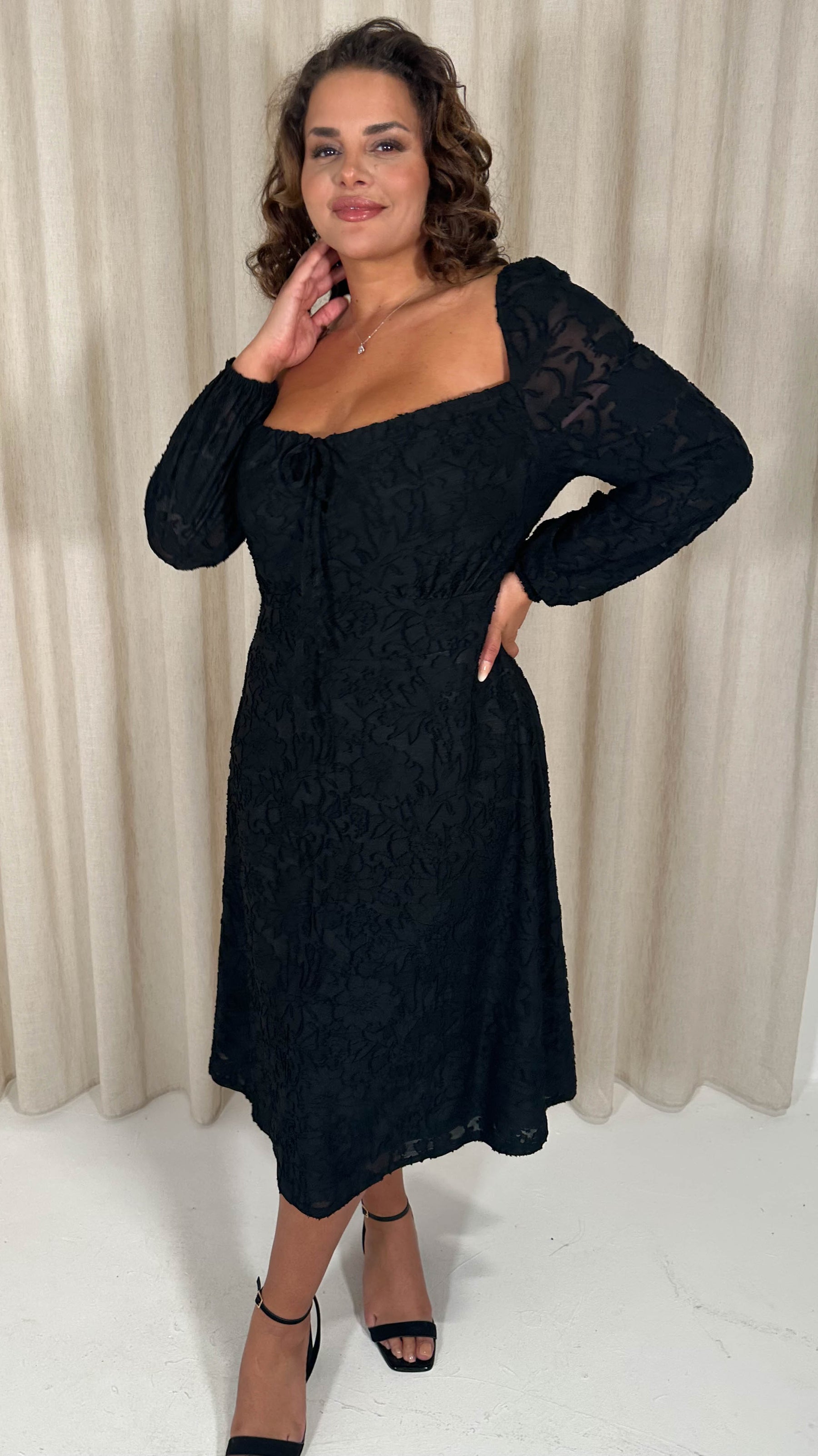 CurveWow Floral Milkmaid Midi Dress Black Curvewow CurveWow Floral Milkmaid Midi Dress Black Curvewow