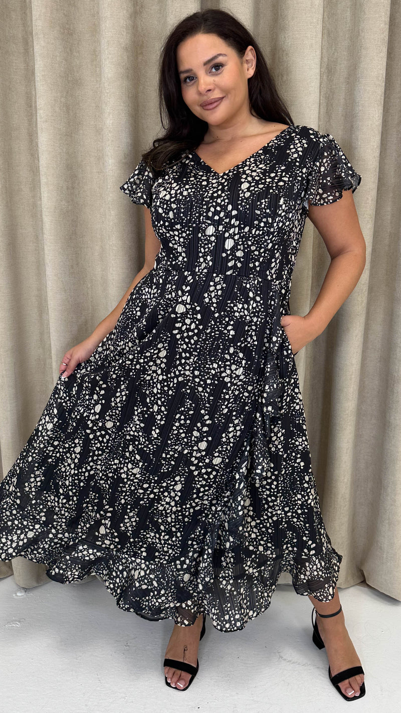 CurveWow Printed Flutter Sleeve Midaxi Dress Black